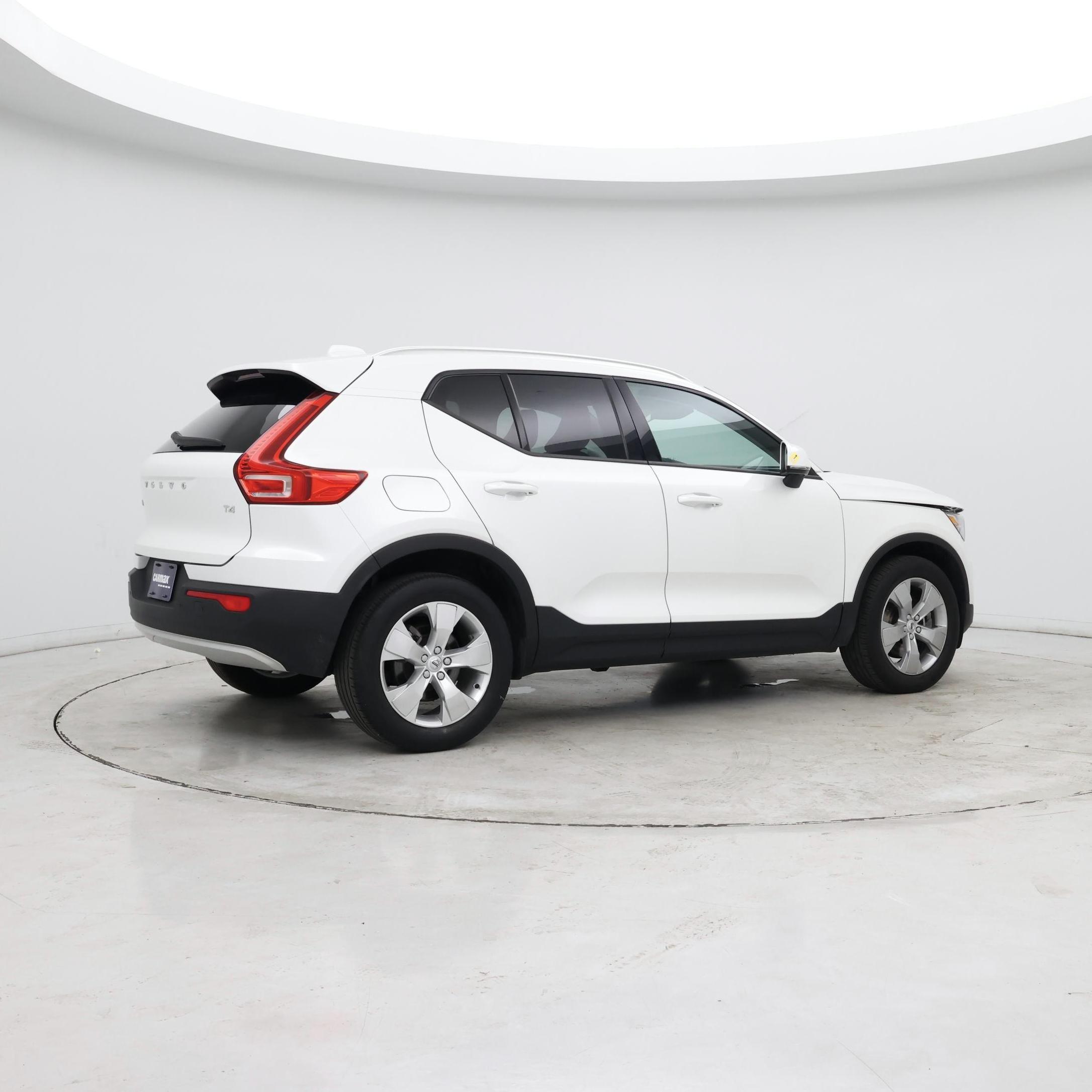 Thumbnail: 2022 Volvo XC40 - 6