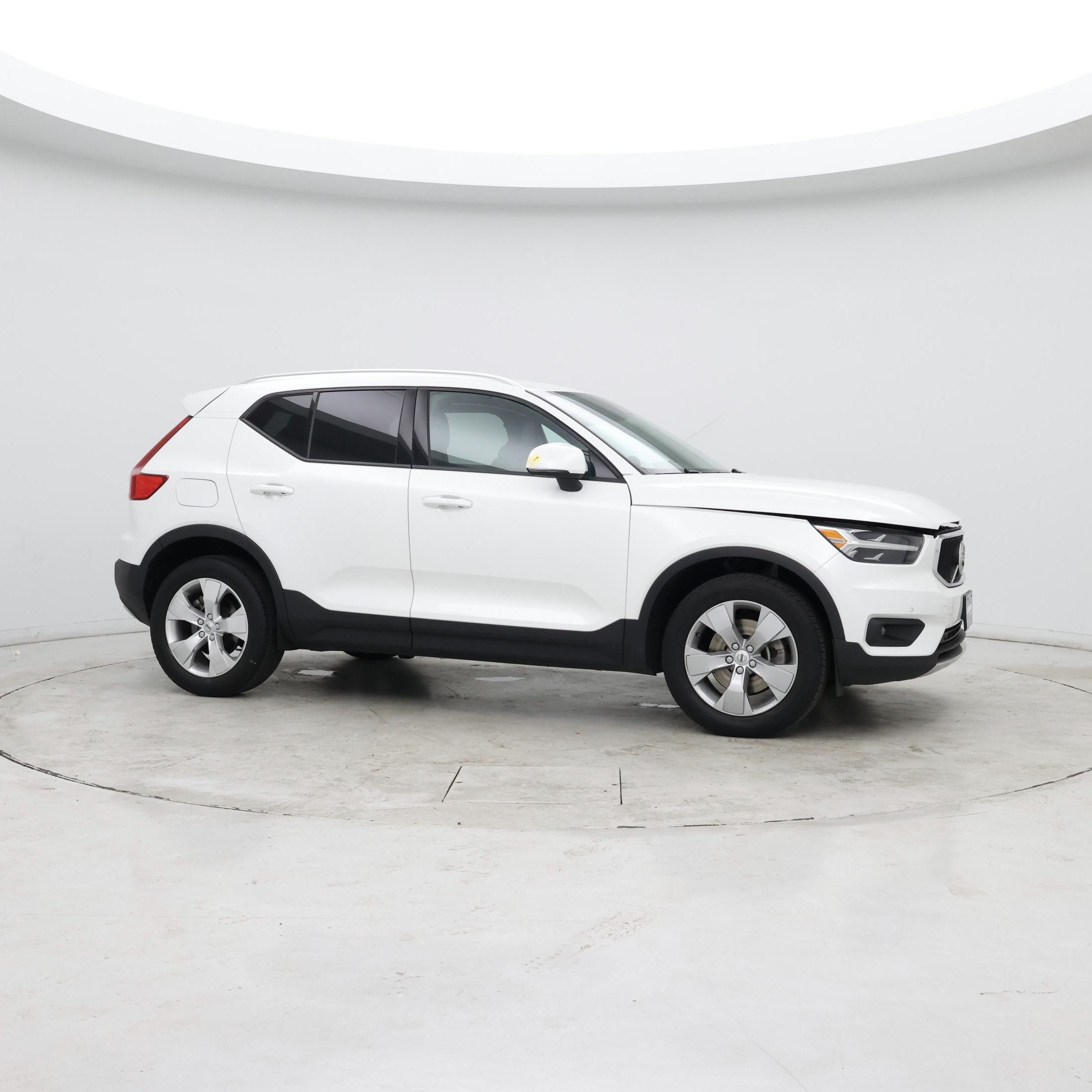 Thumbnail: 2022 Volvo XC40 - 7
