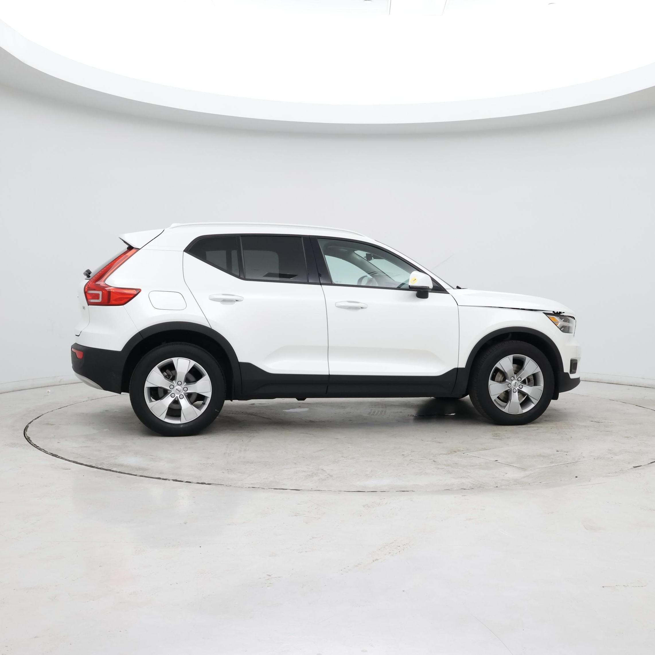 Thumbnail: 2022 Volvo XC40 - 8