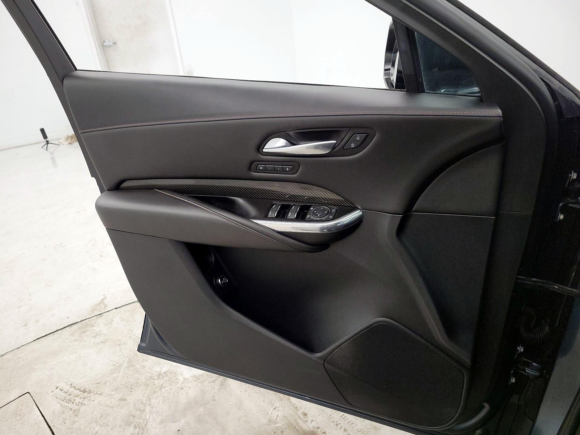 Thumbnail: 2021 Cadillac XT4 - 12