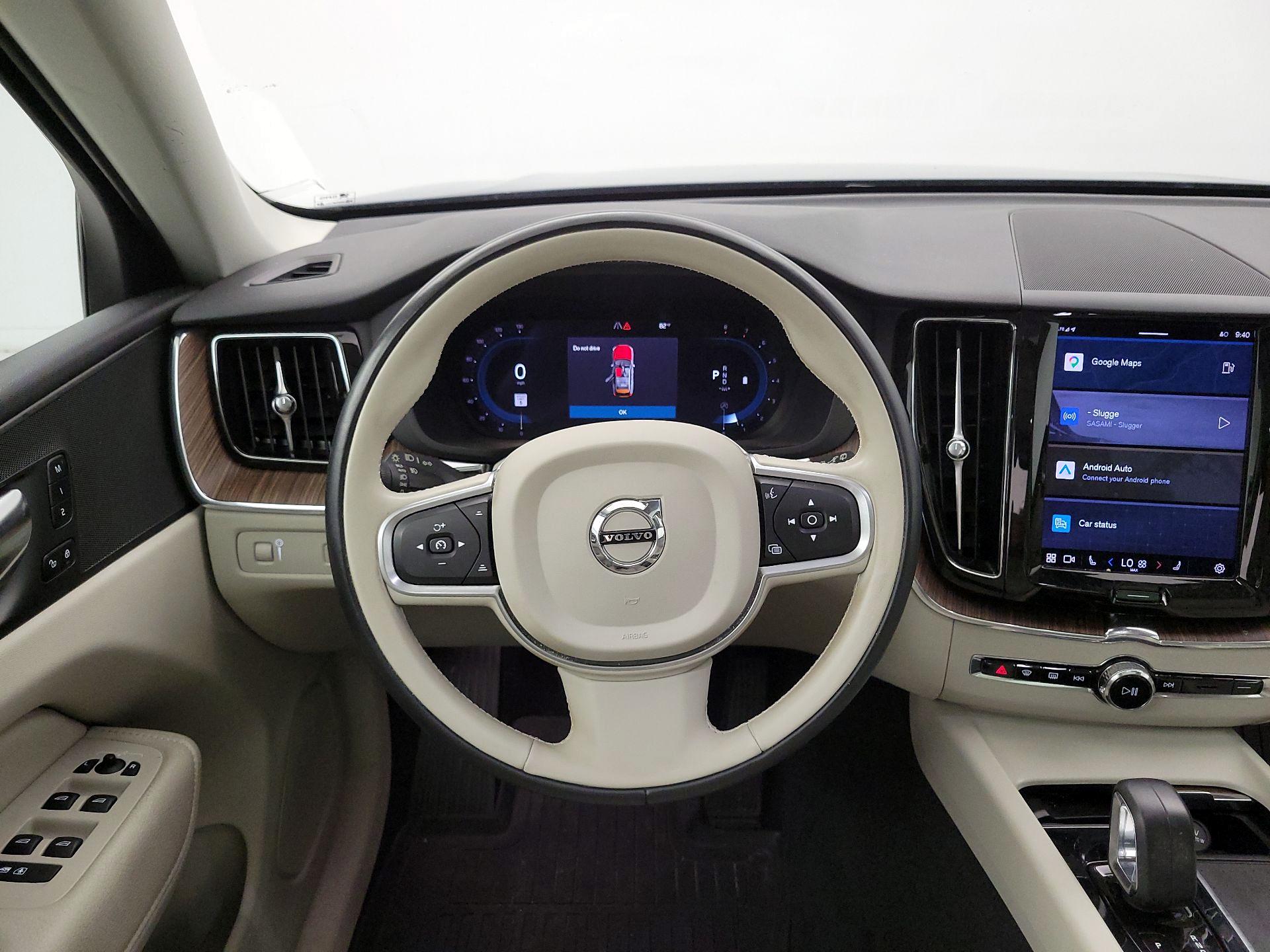 Thumbnail: 2022 Volvo XC60 - 10