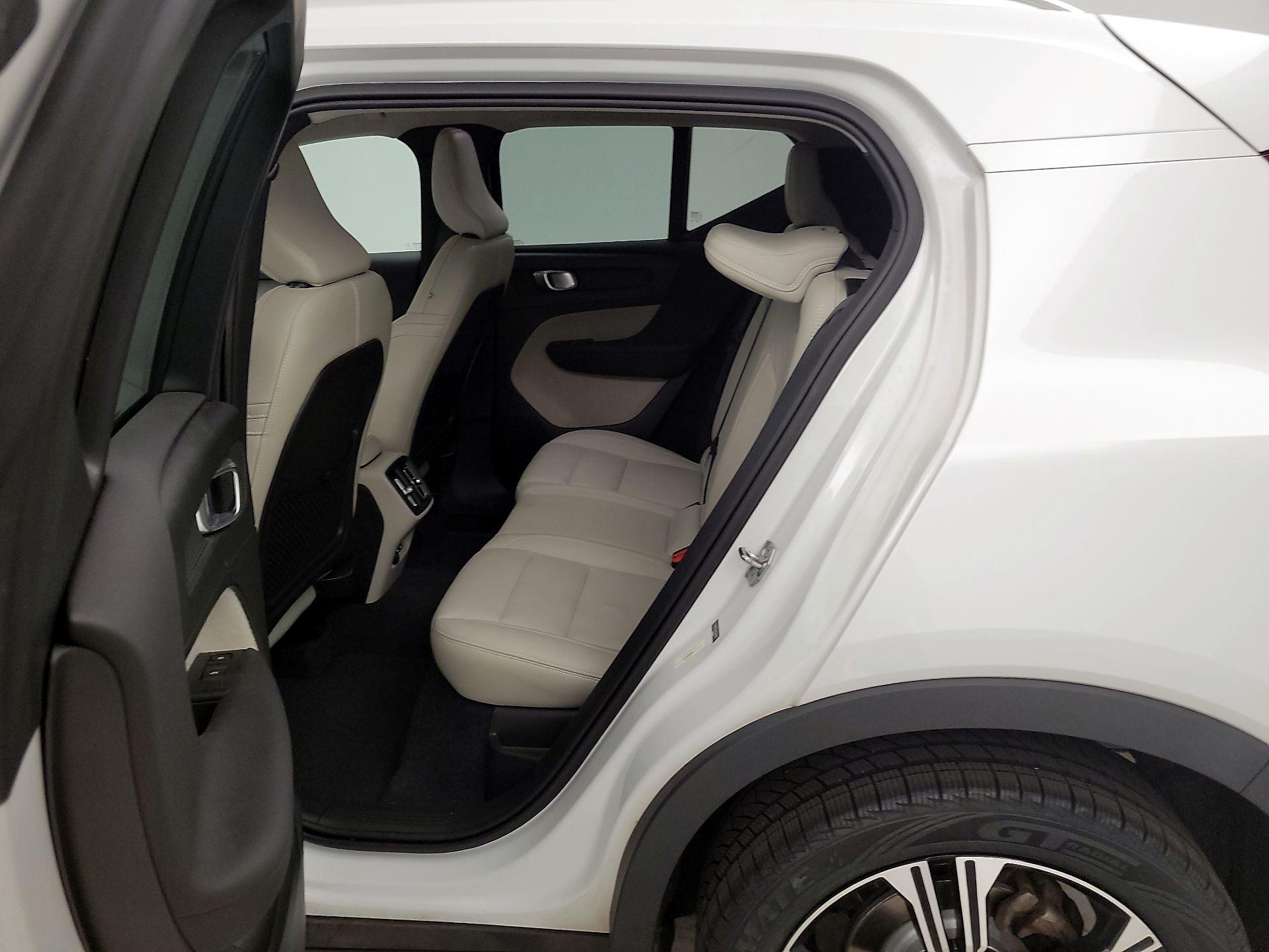 Thumbnail: 2021 Volvo XC40 - 17