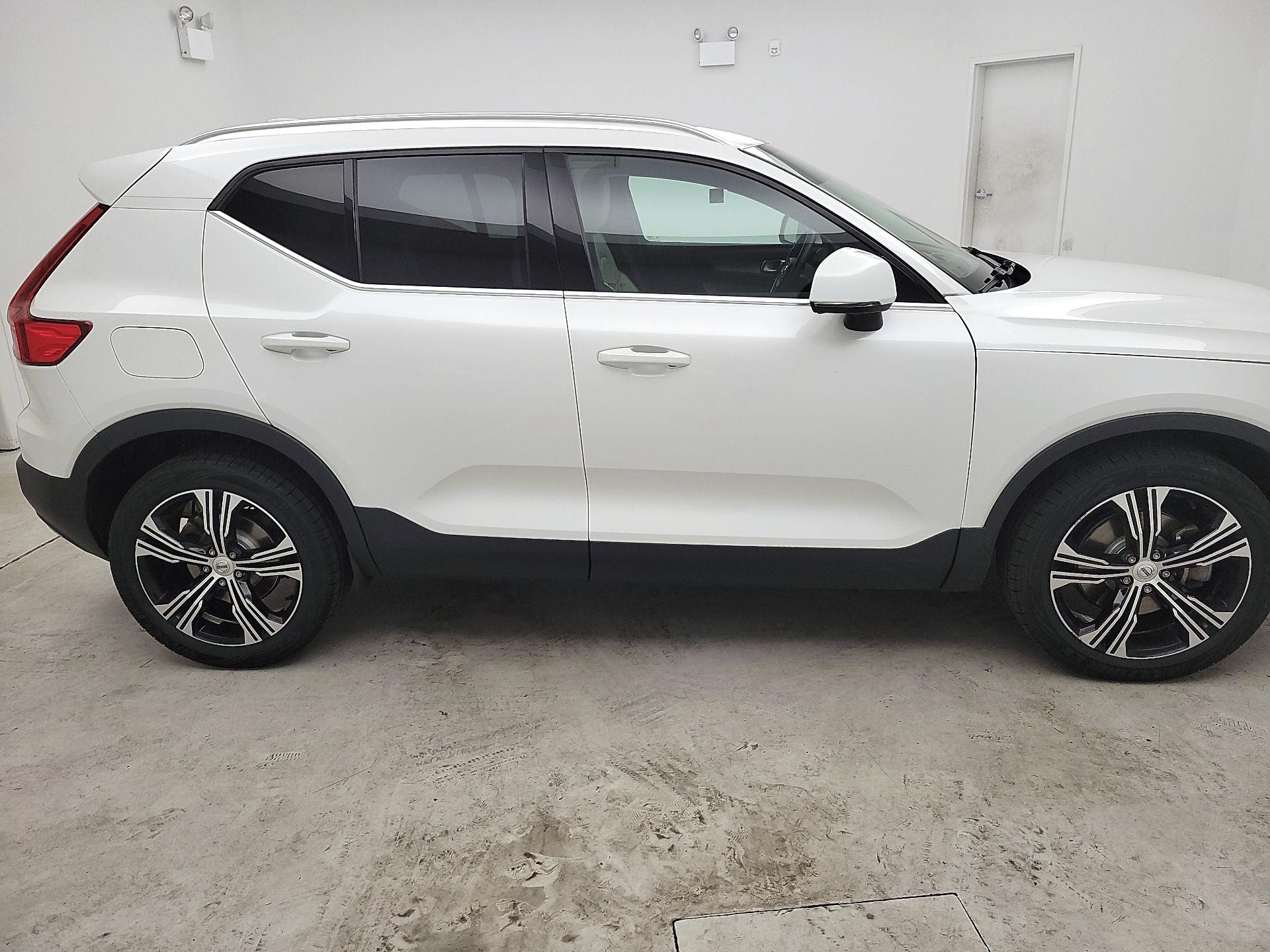 Thumbnail: 2021 Volvo XC40 - 4