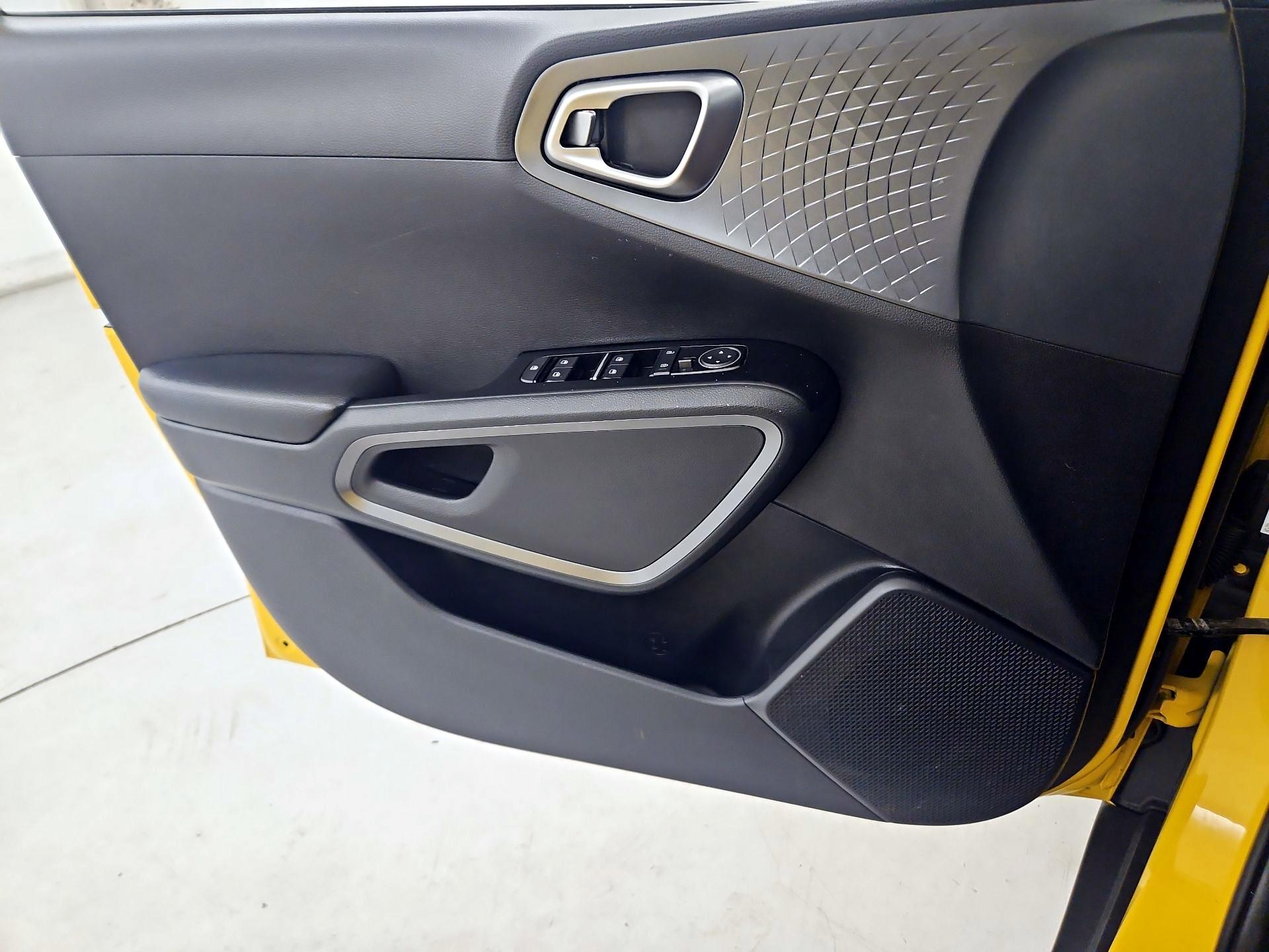 Thumbnail: 2020 Kia Soul - 12