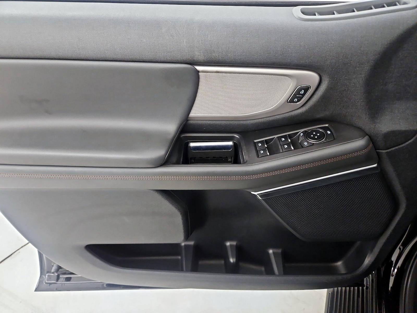 2025 Ford Expedition Active - Photo 13