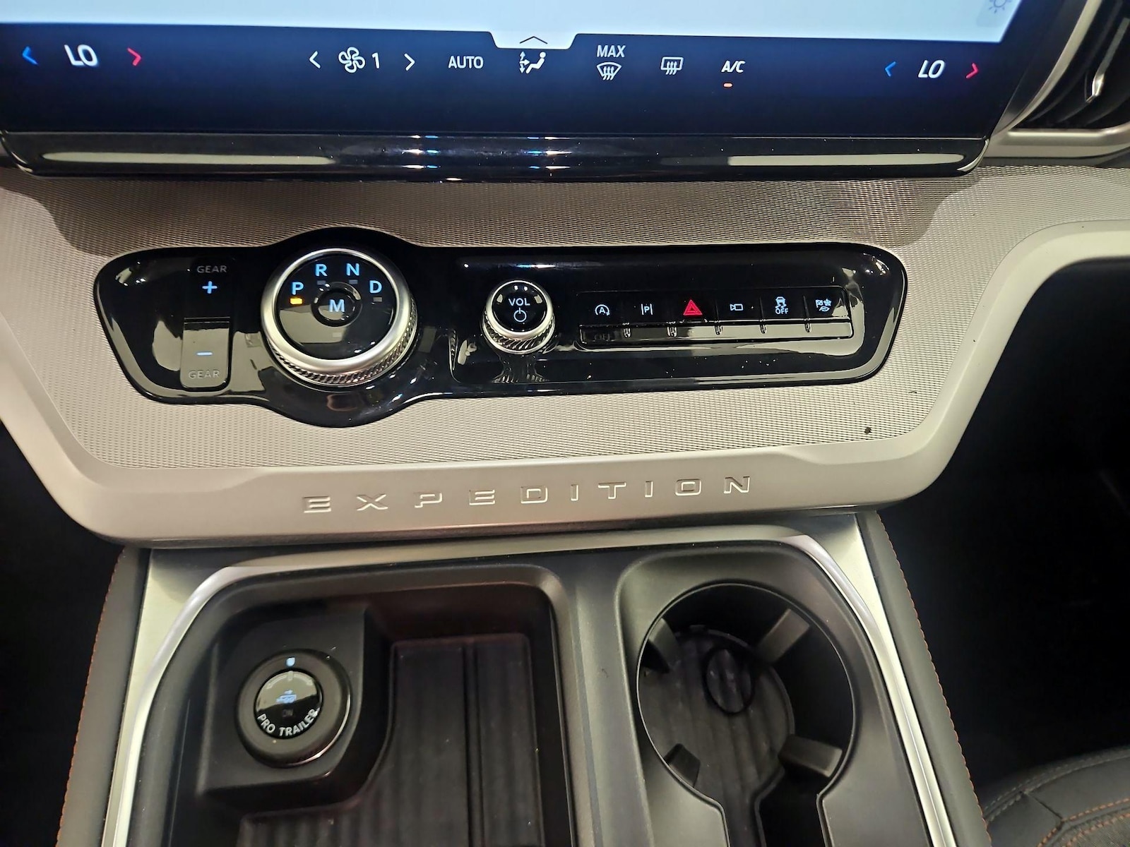 2025 Ford Expedition Active - Photo 19