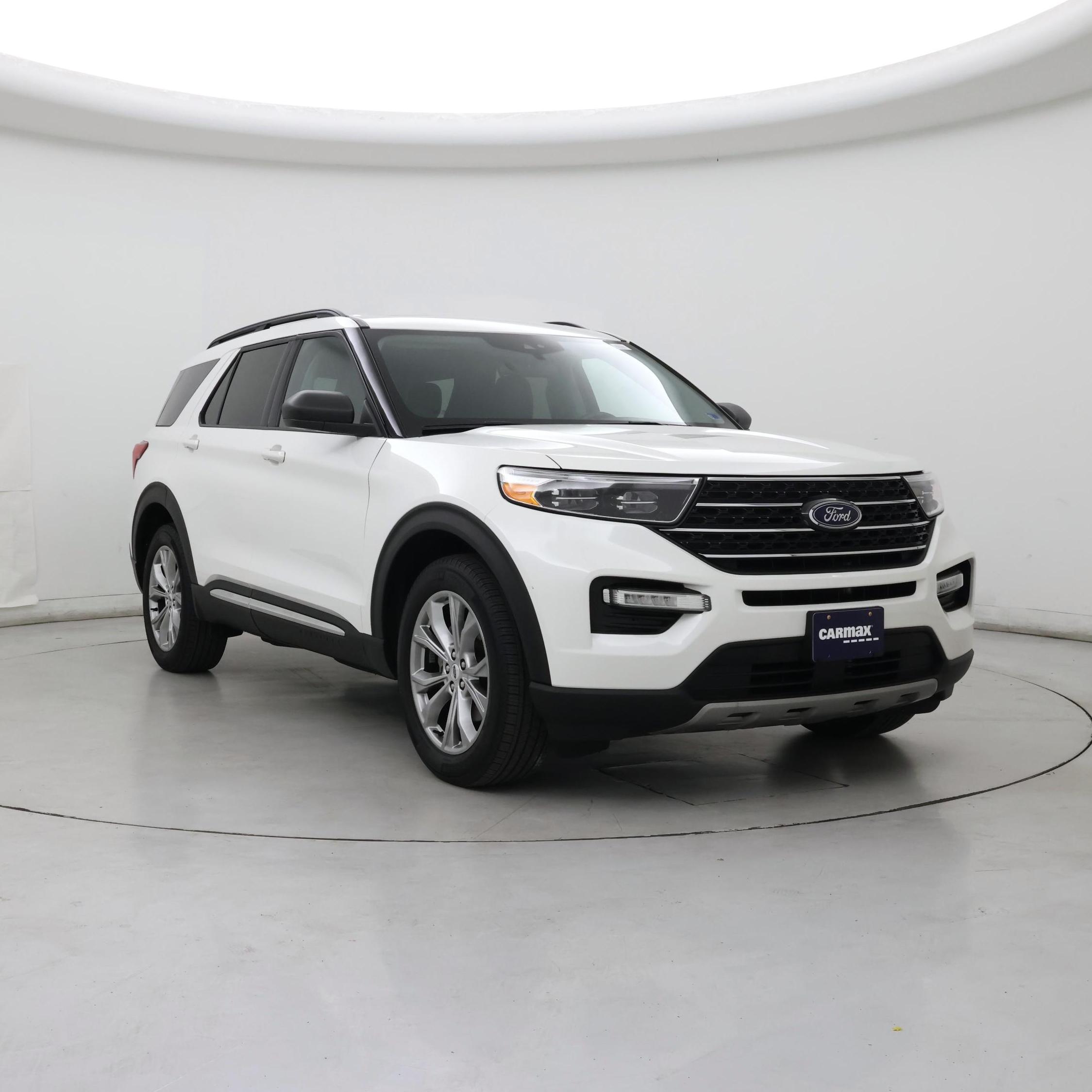White 2023 Ford Explorer XLT AWD SUV / Crossover All-Wheel Drive Automatic