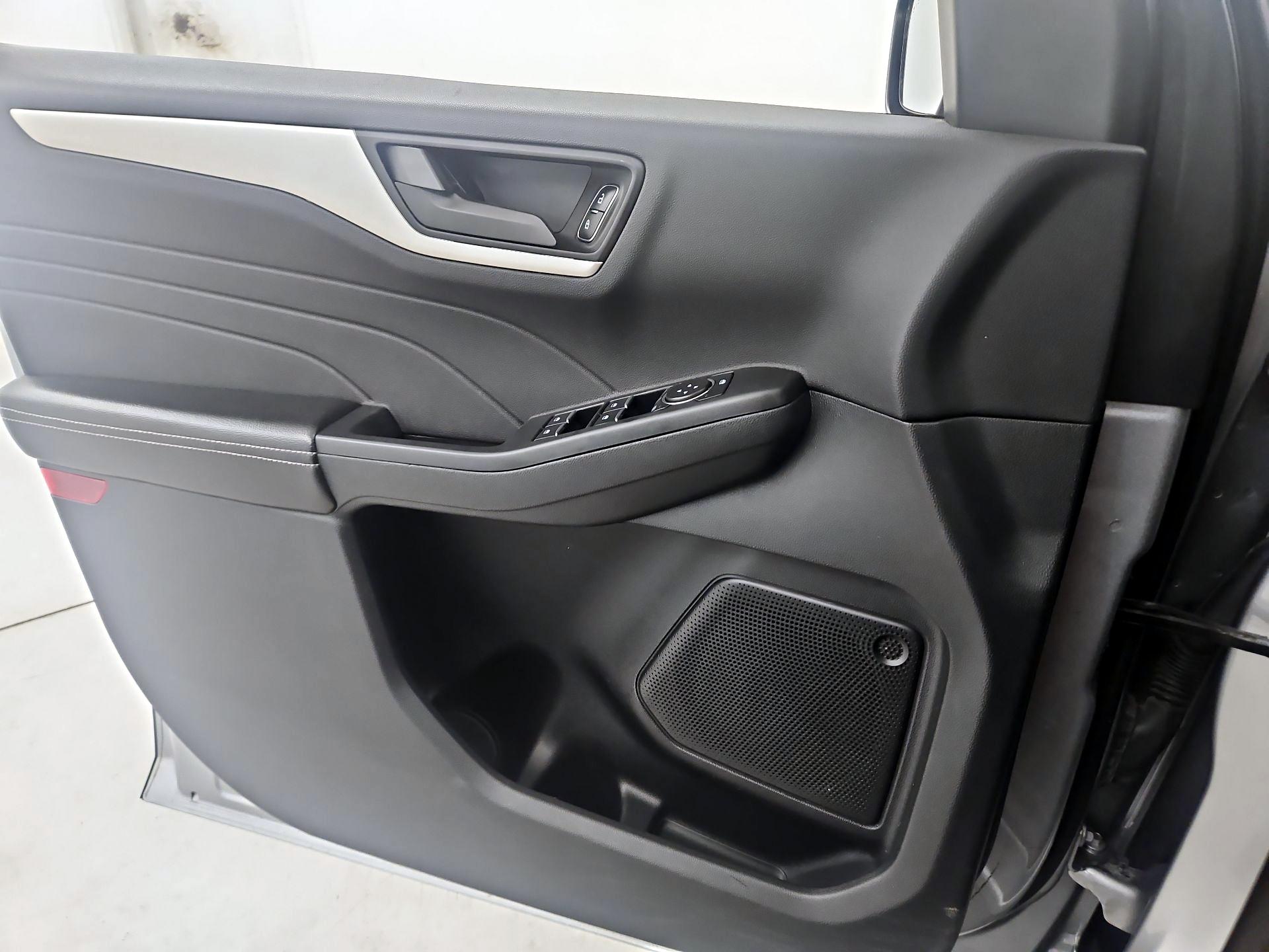 Thumbnail: 2022 Ford Escape - 12