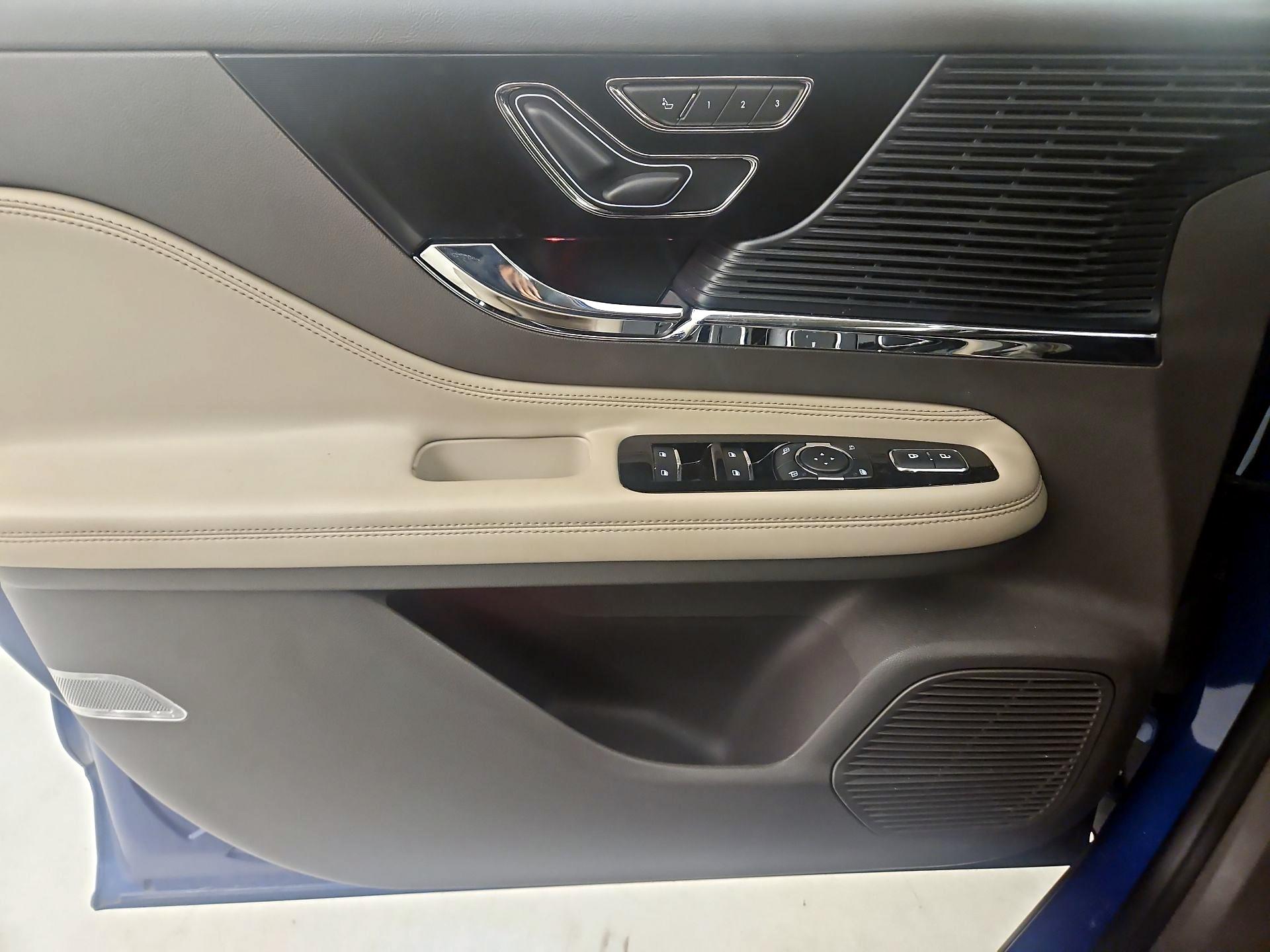 Thumbnail: 2020 Lincoln Corsair - 12