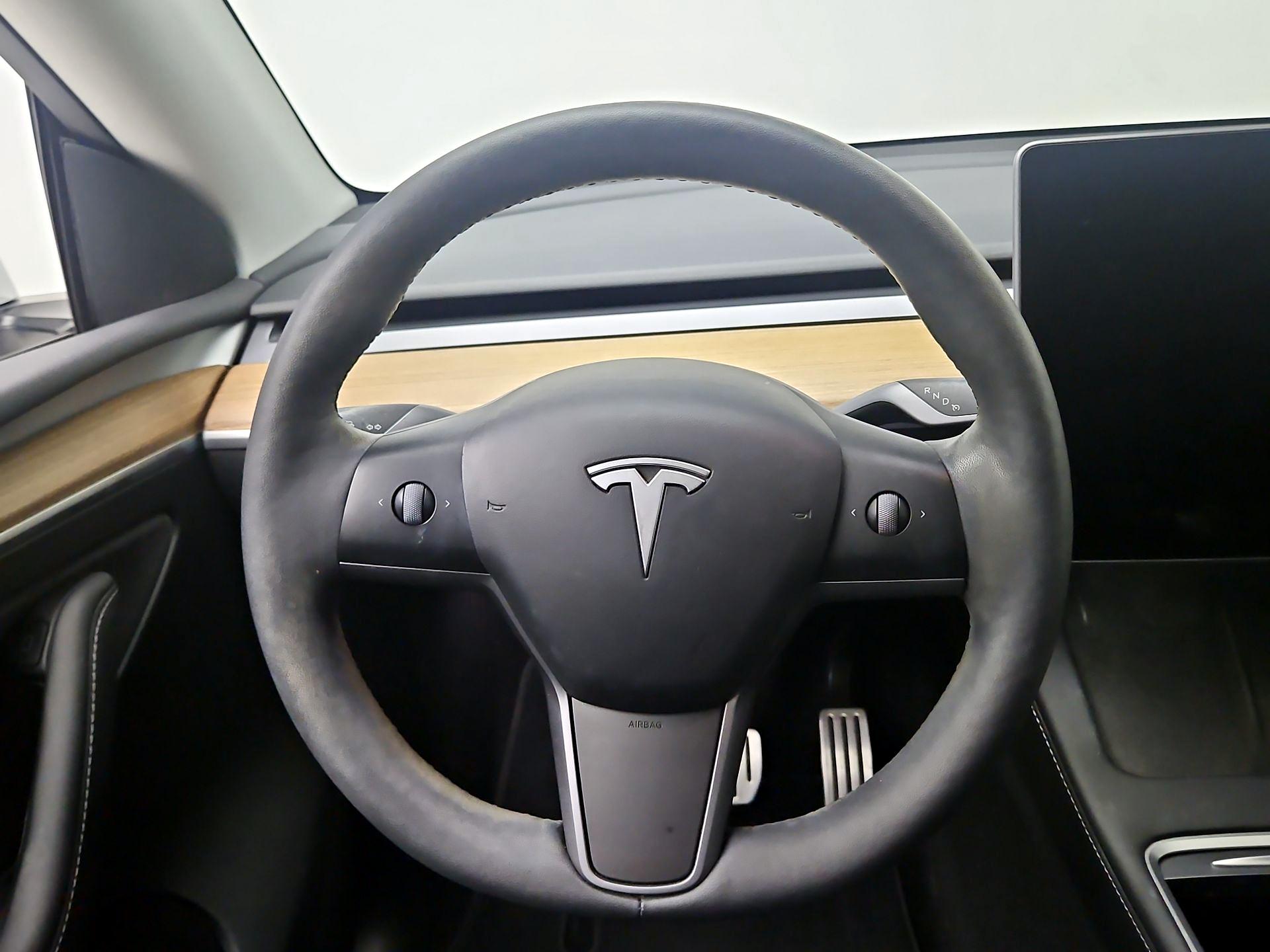Thumbnail: 2023 Tesla Model Y - 10