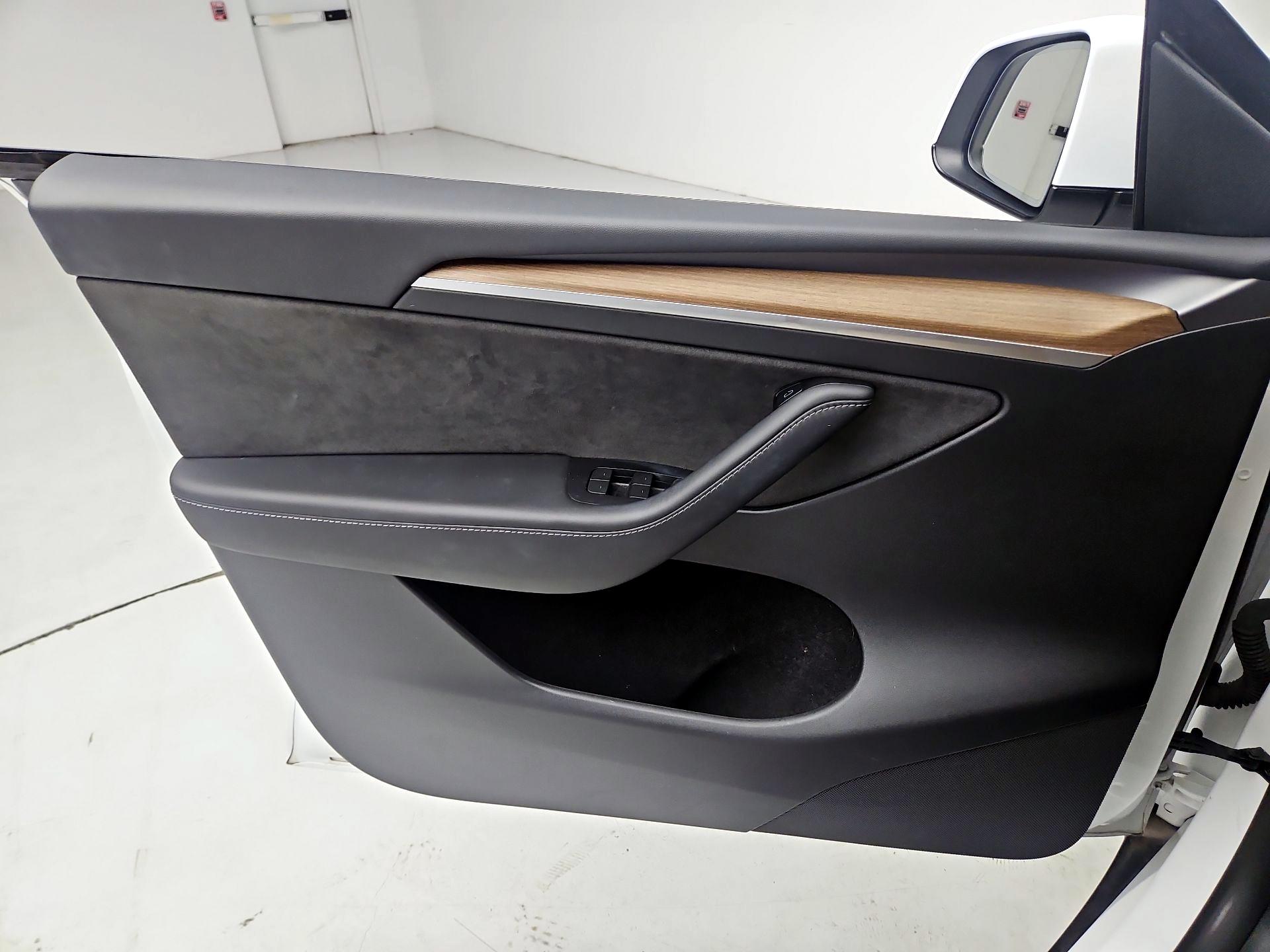 Thumbnail: 2023 Tesla Model Y - 12