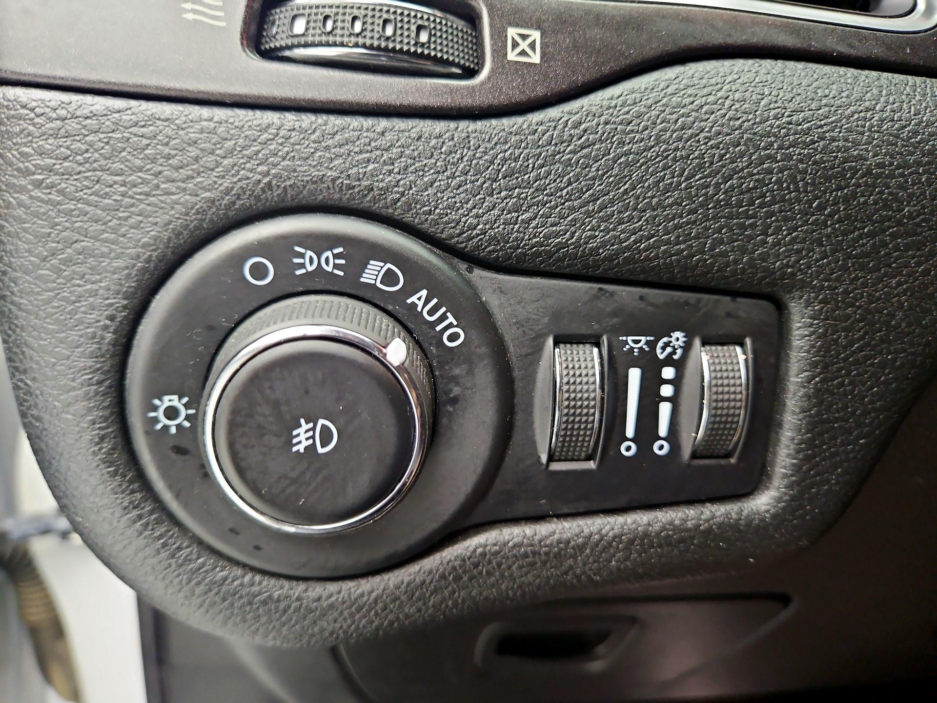 Thumbnail: 2022 Jeep Cherokee - 13