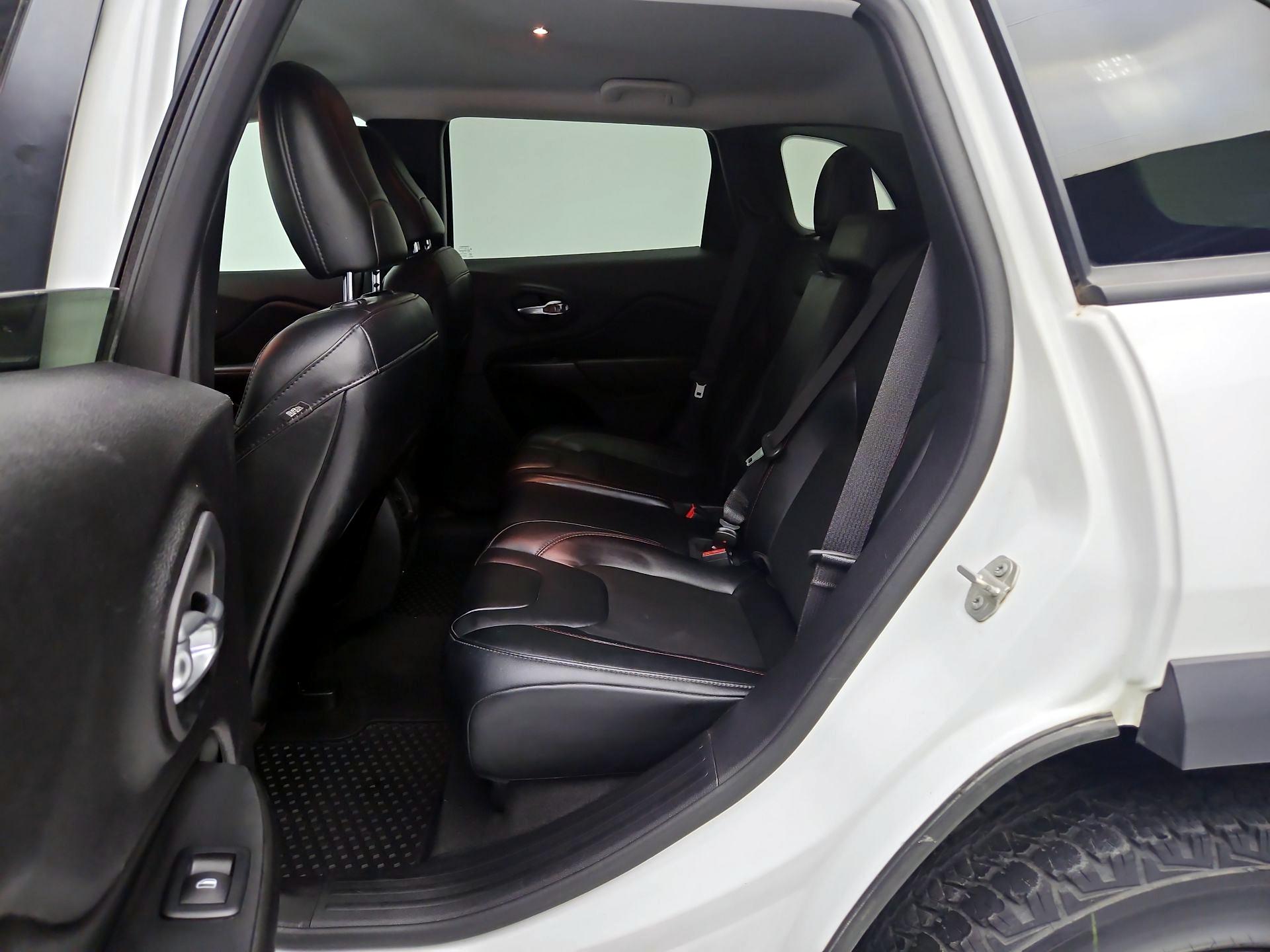 Thumbnail: 2022 Jeep Cherokee - 19