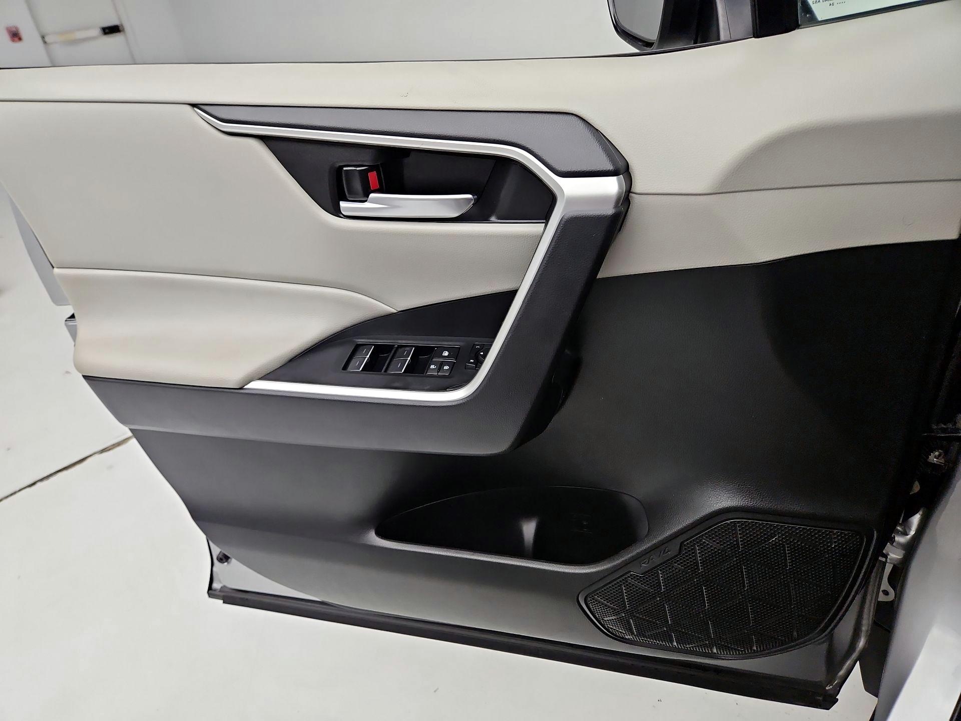 Thumbnail: 2024 Toyota RAV4 - 12