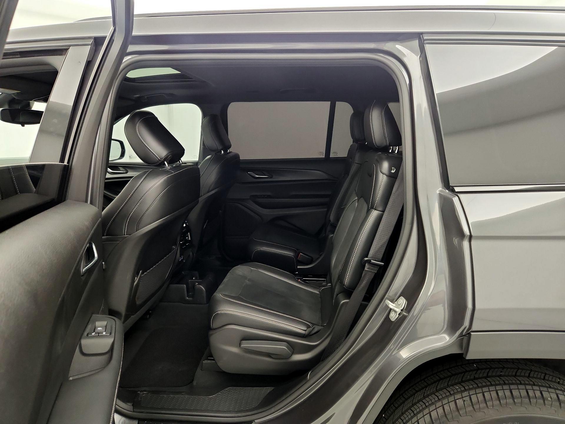 Thumbnail: 2024 Jeep Grand Cherokee L - 20