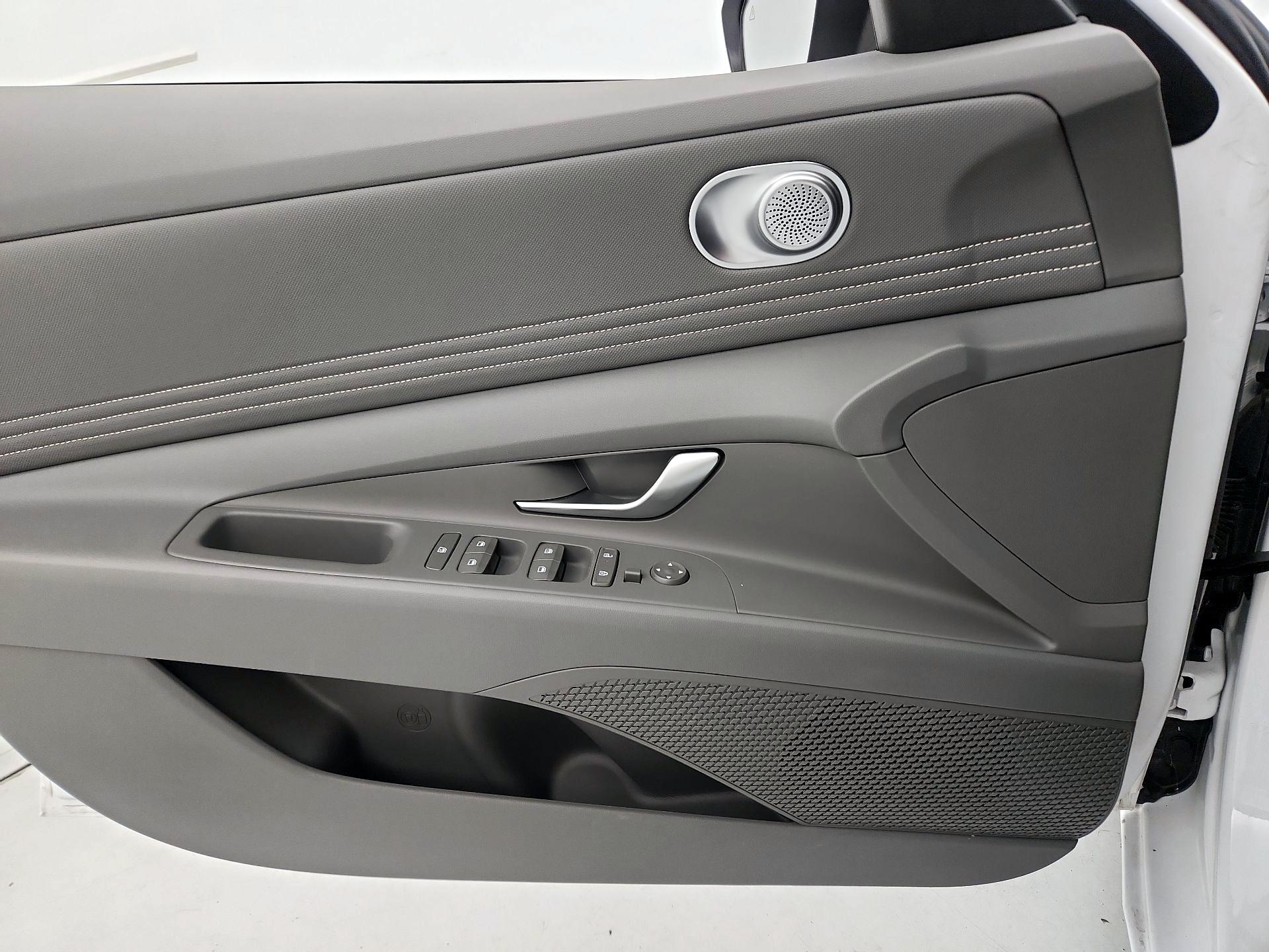 Thumbnail: 2025 Hyundai Elantra - 12