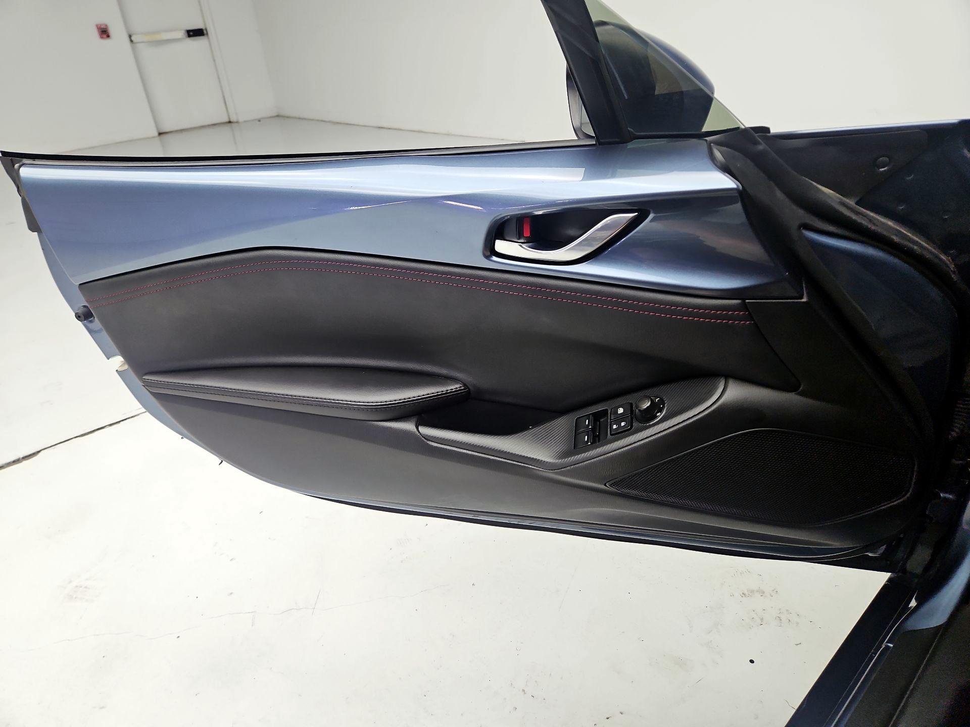 Thumbnail: 2017 Mazda MX-5 Miata - 12