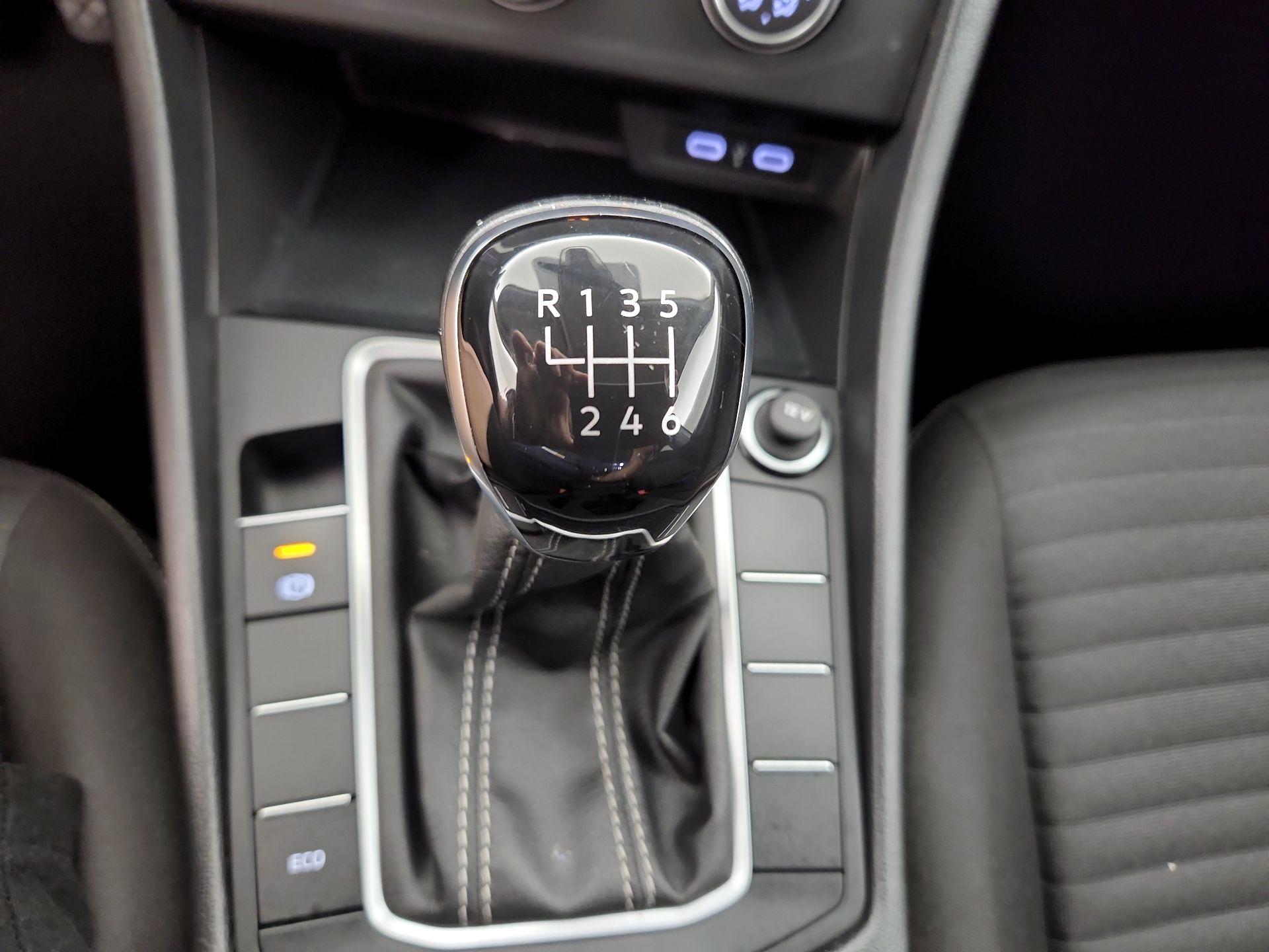 Thumbnail: 2022 Volkswagen Jetta - 17