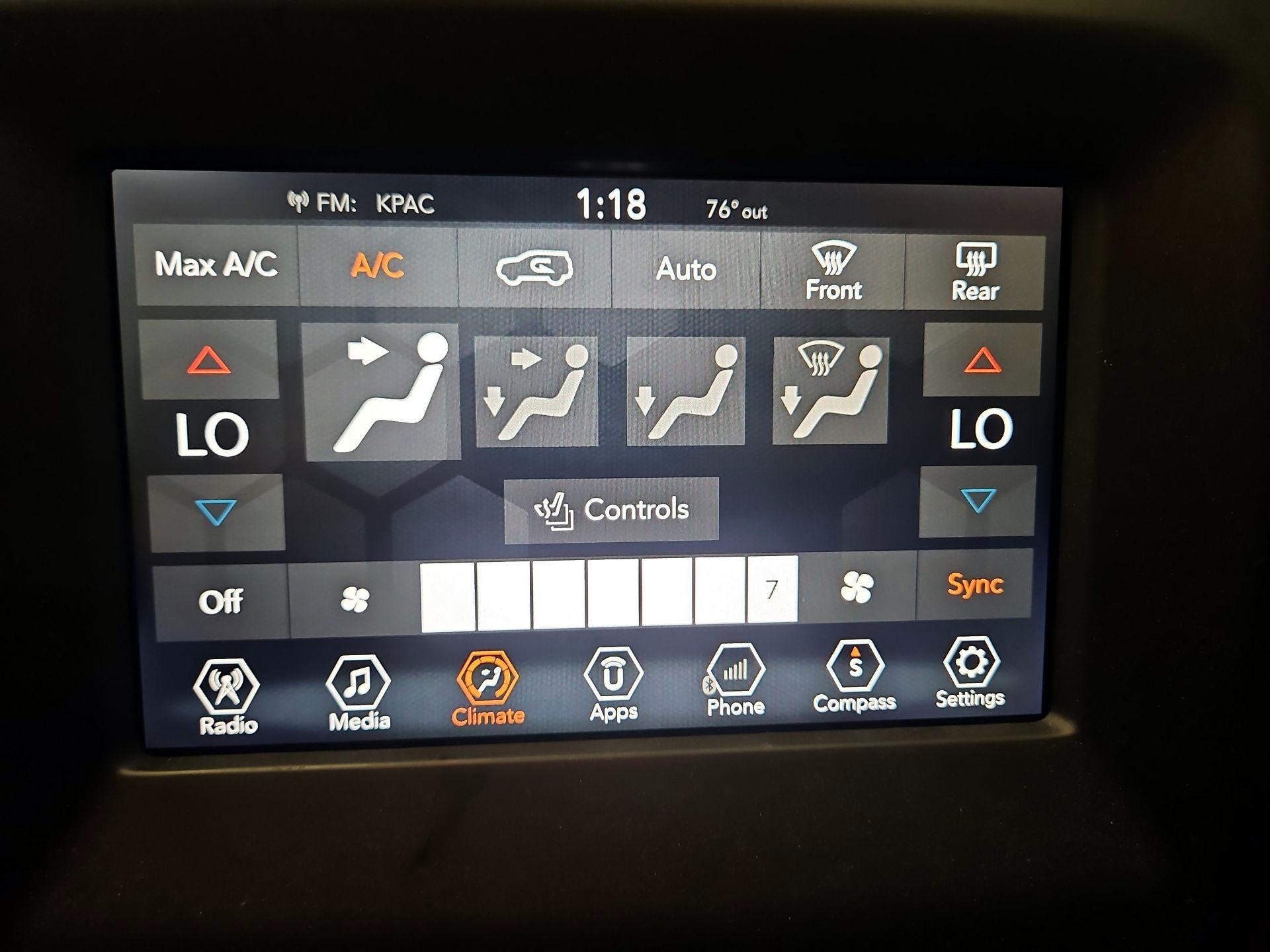 Thumbnail: 2018 Jeep Compass - 16