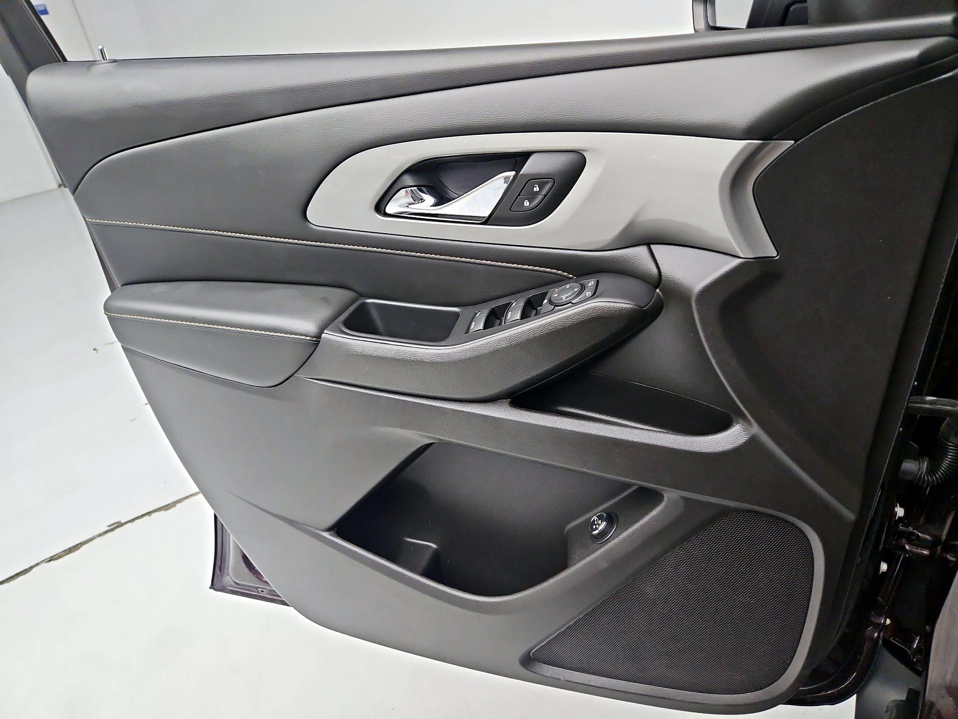 Thumbnail: 2021 Chevrolet Traverse - 12