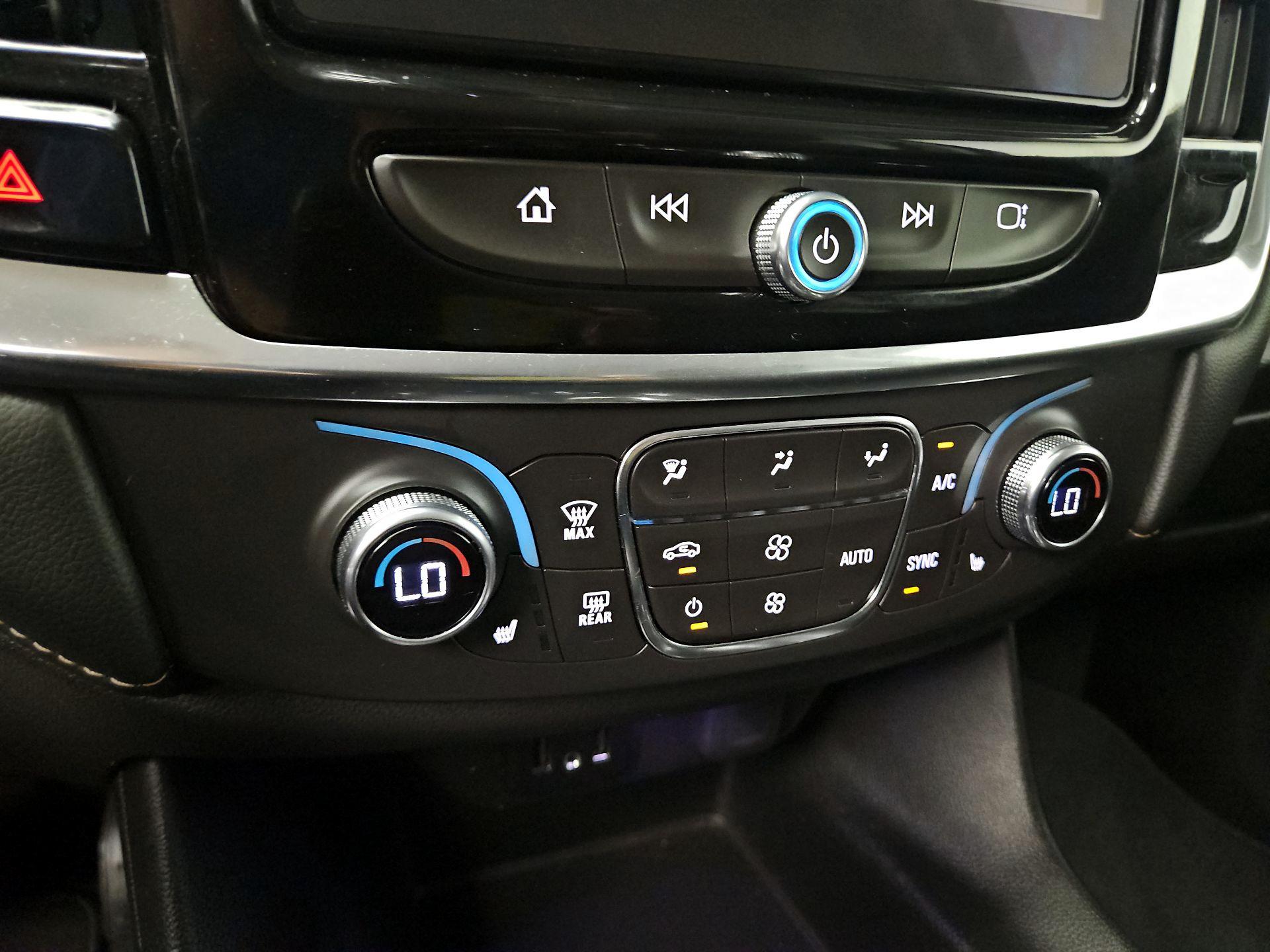 Thumbnail: 2021 Chevrolet Traverse - 16