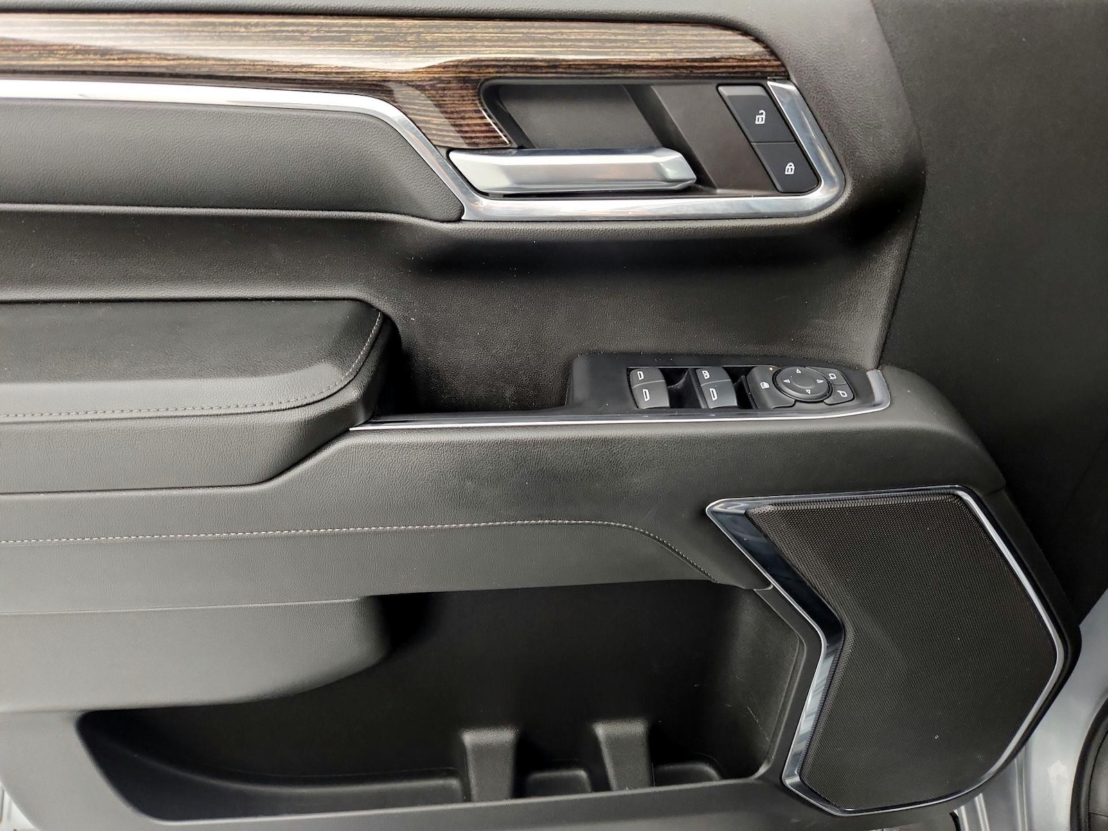 2024 GMC Sierra 1500 Elevation - Photo 13