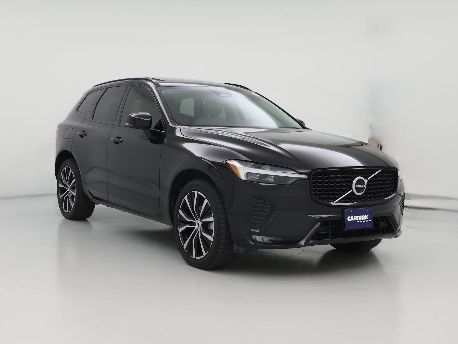 2023 Volvo XC60 B5 Plus Dark Theme