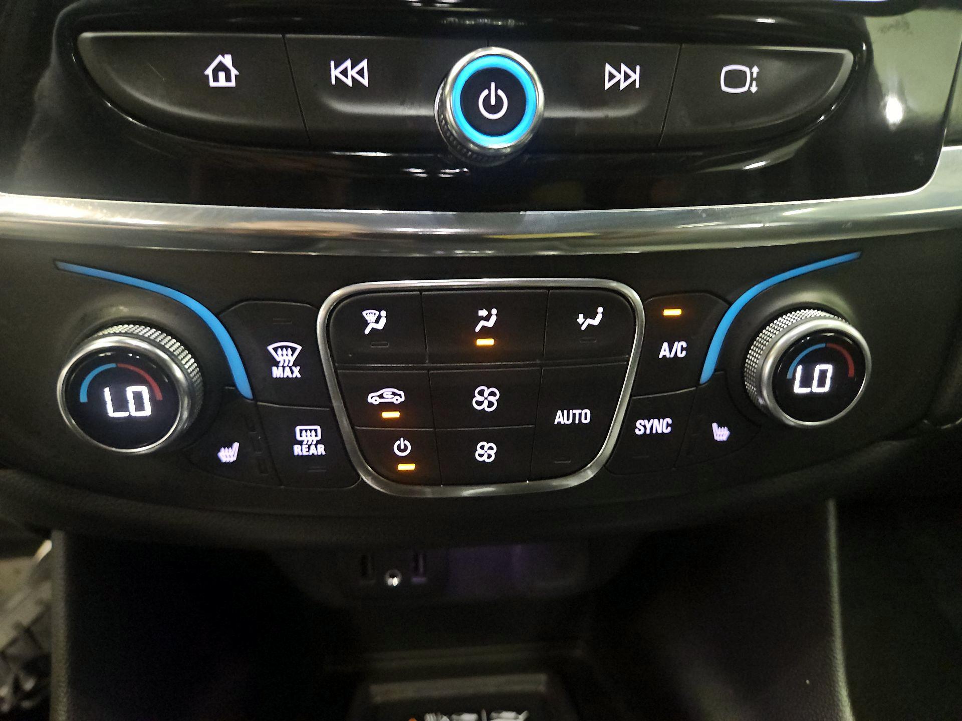 Thumbnail: 2022 Chevrolet Traverse - 16