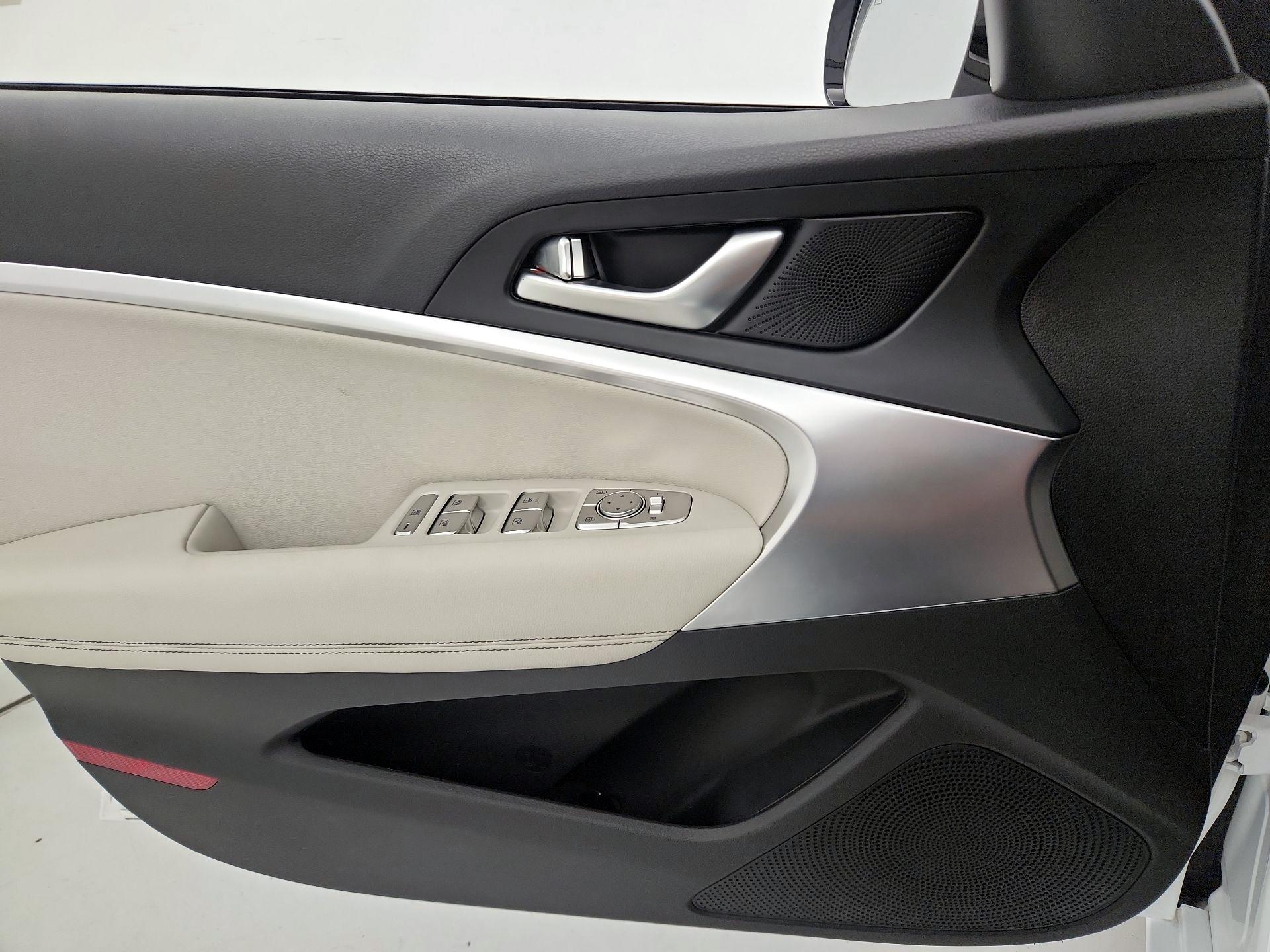 Thumbnail: 2025 Genesis G70 - 12