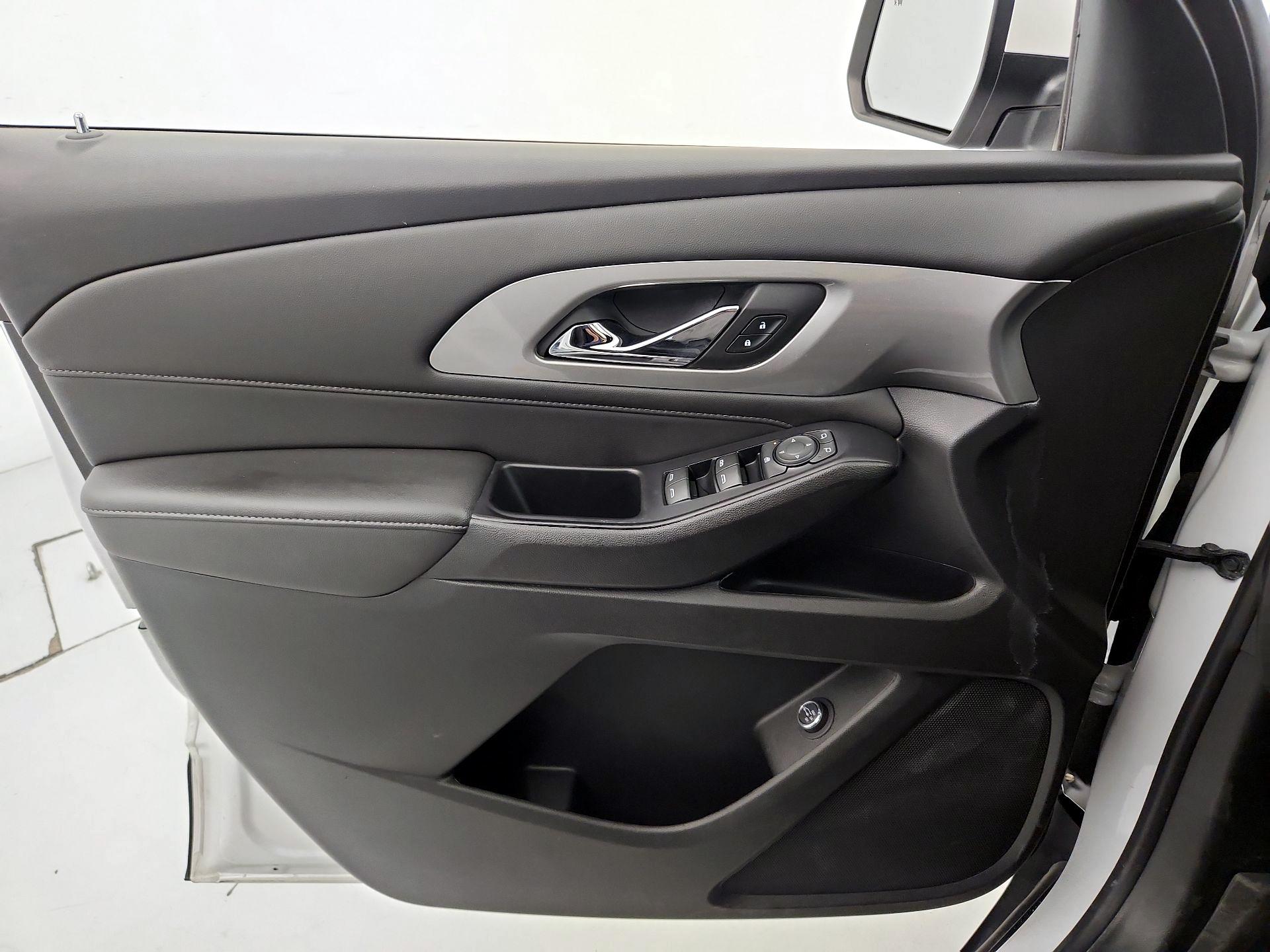 Thumbnail: 2023 Chevrolet Traverse - 12