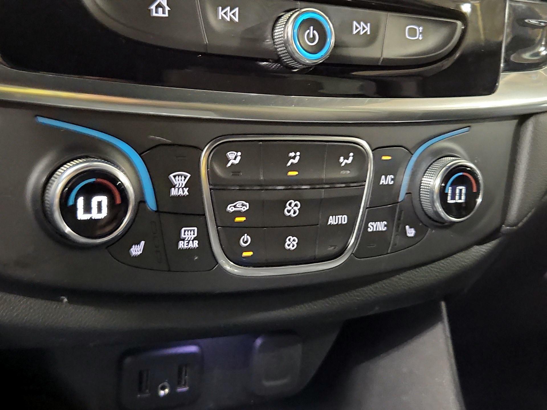 Thumbnail: 2023 Chevrolet Traverse - 16