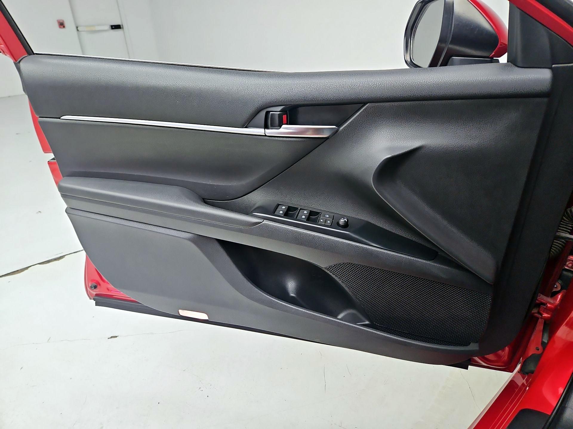 Thumbnail: 2019 Toyota Camry - 12