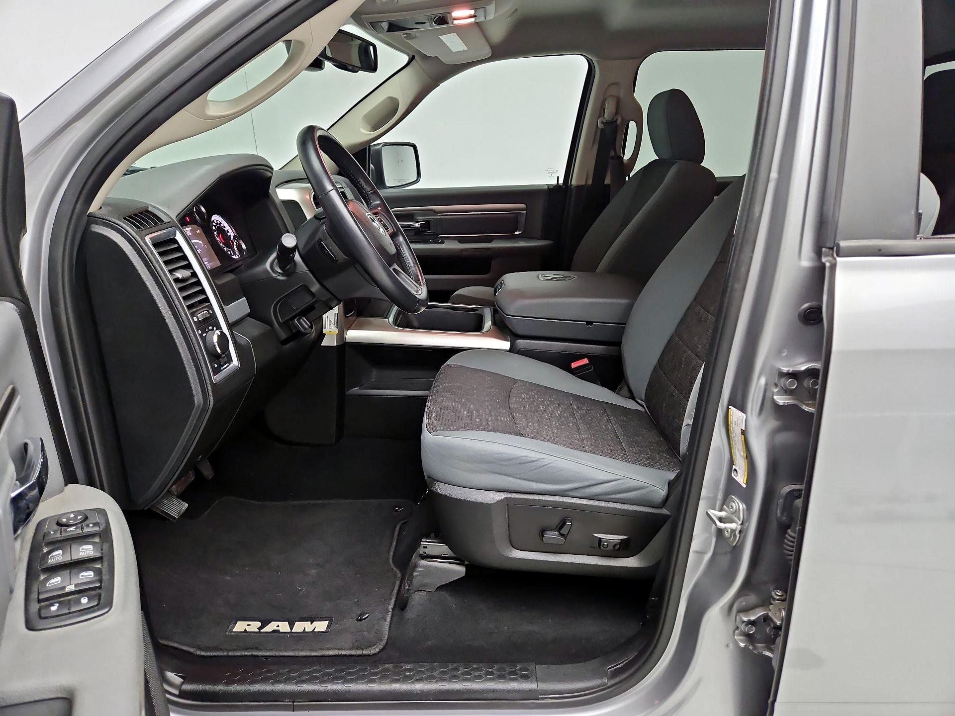 Thumbnail: 2020 RAM 1500 Classic - 11