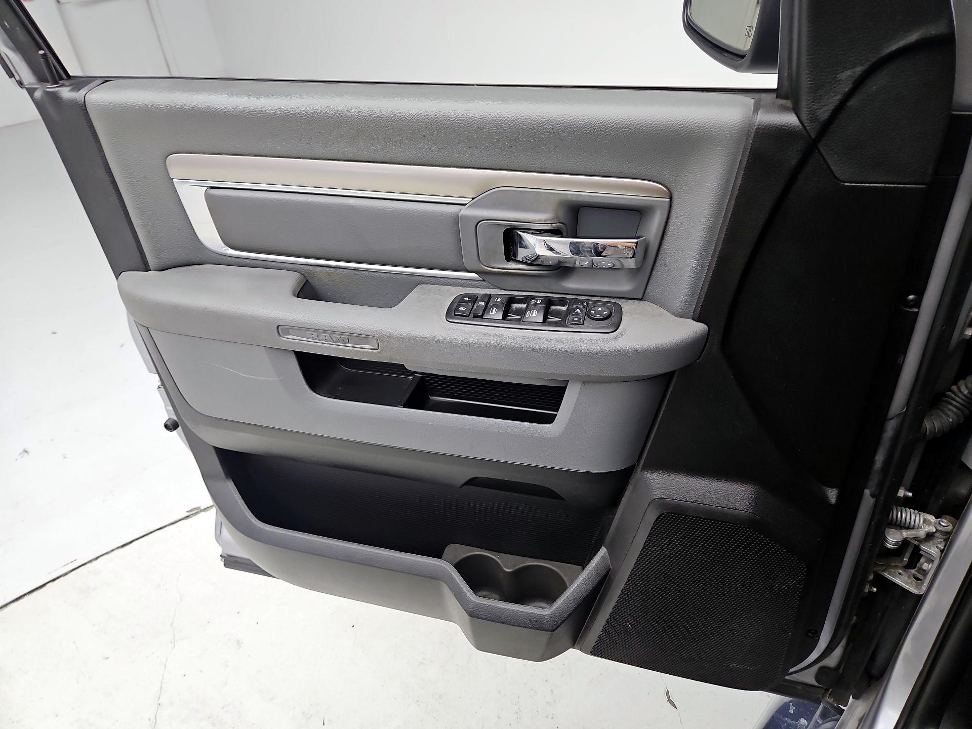 Thumbnail: 2020 RAM 1500 Classic - 12