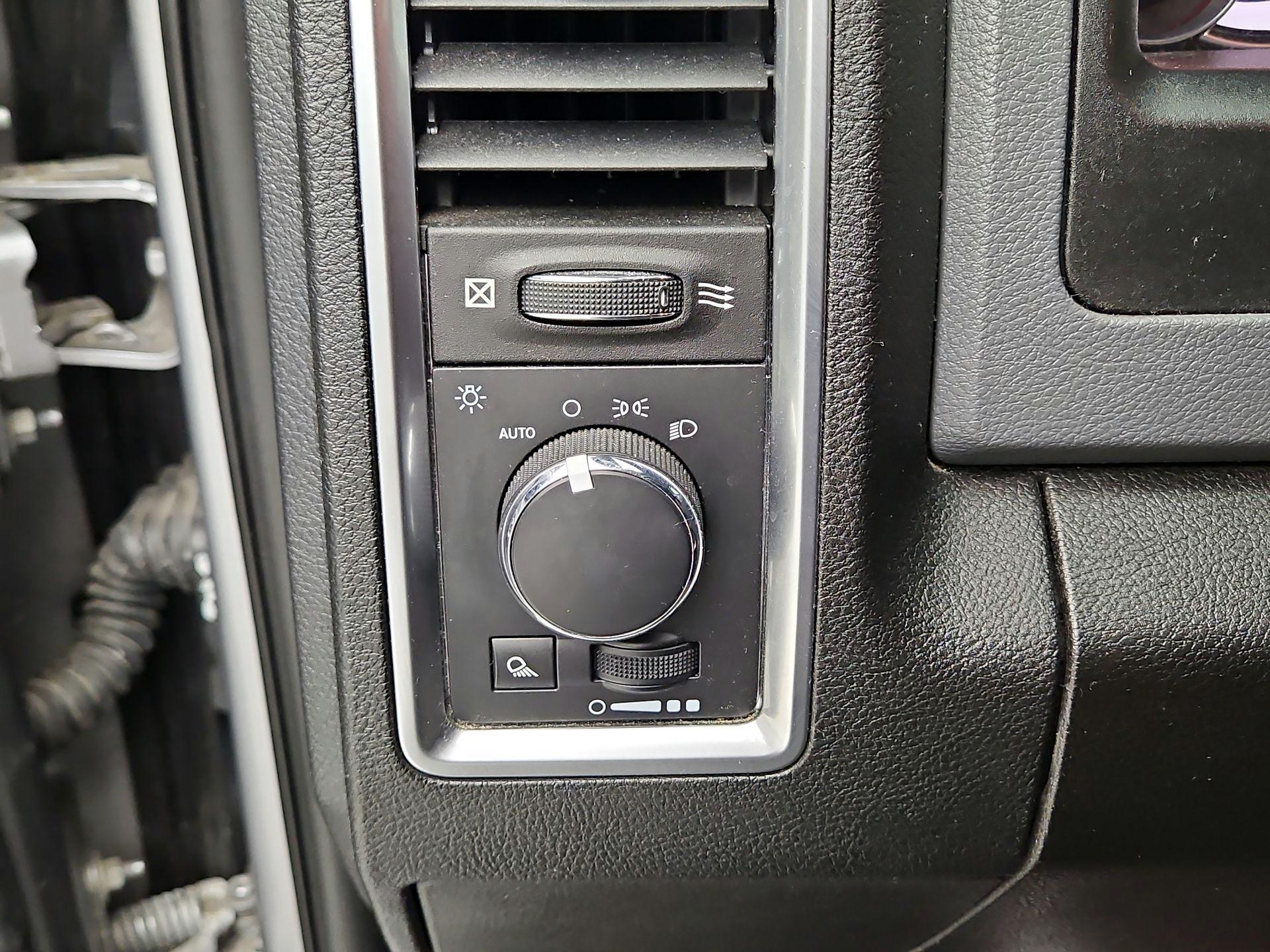 Thumbnail: 2020 RAM 1500 Classic - 13