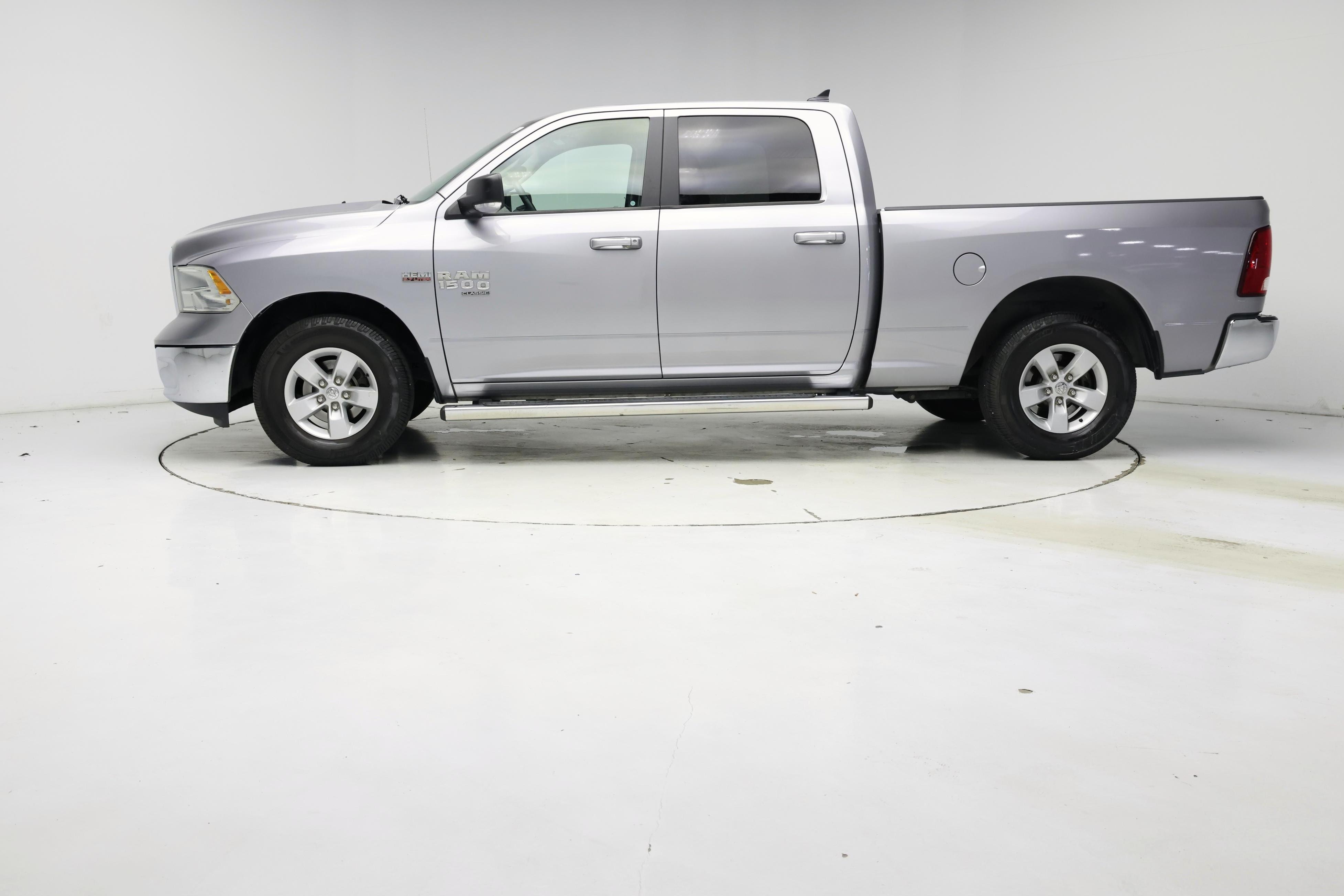 Thumbnail: 2020 RAM 1500 Classic - 3