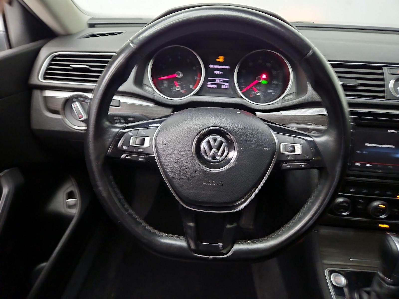 2017 Volkswagen Passat SE - Photo 11