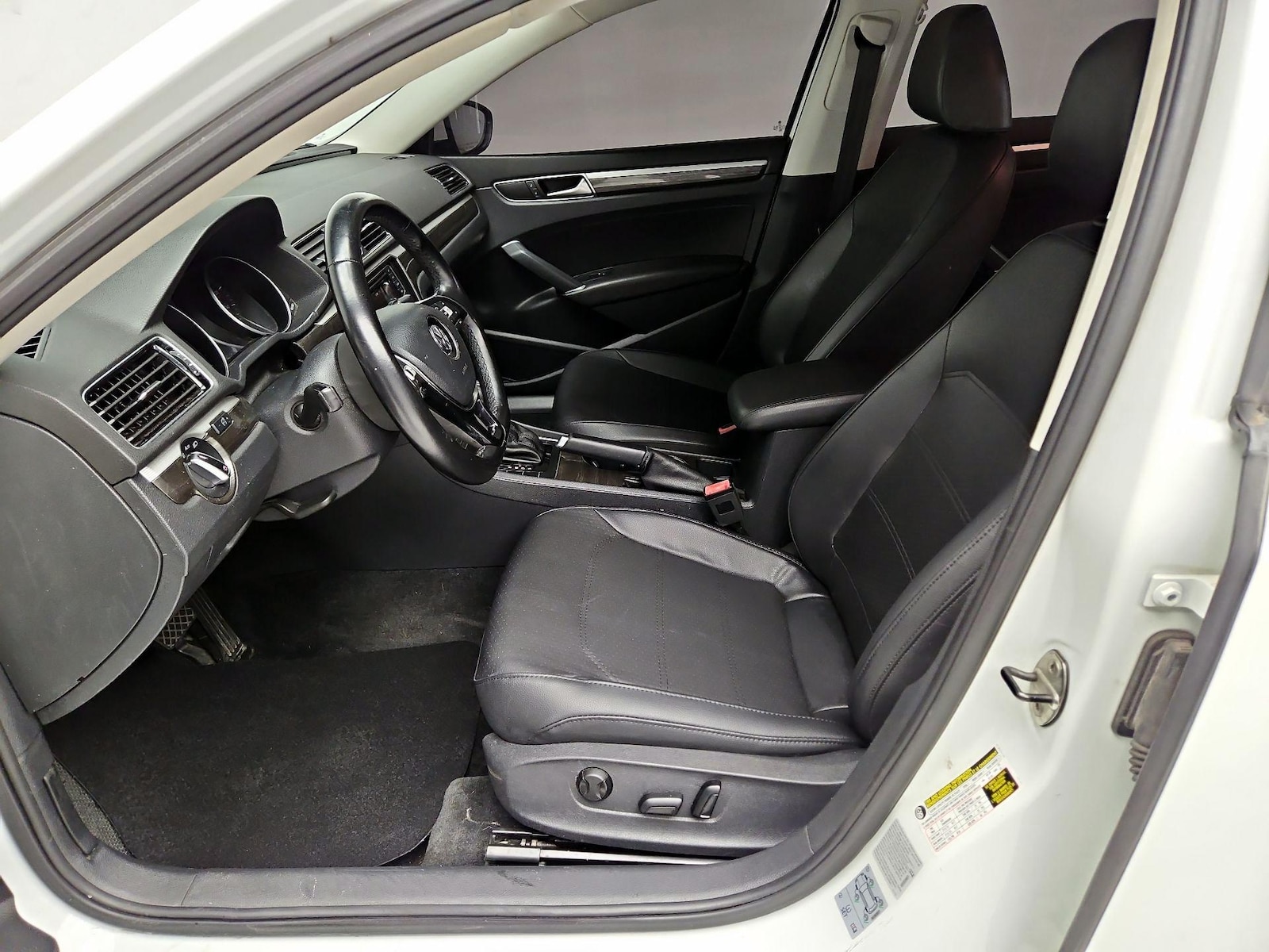 2017 Volkswagen Passat SE - Photo 12