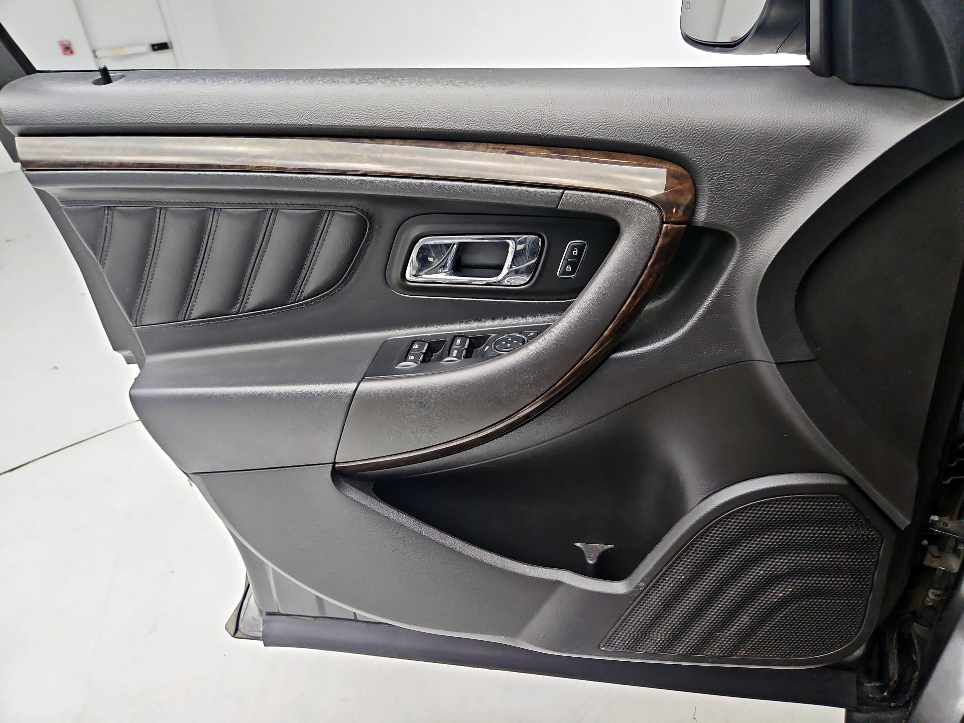 Thumbnail: 2016 Ford Taurus - 12