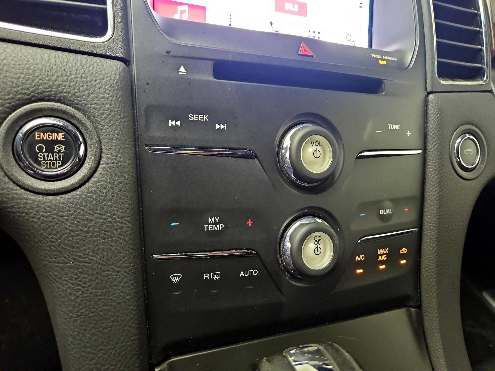 Thumbnail: 2016 Ford Taurus - 15