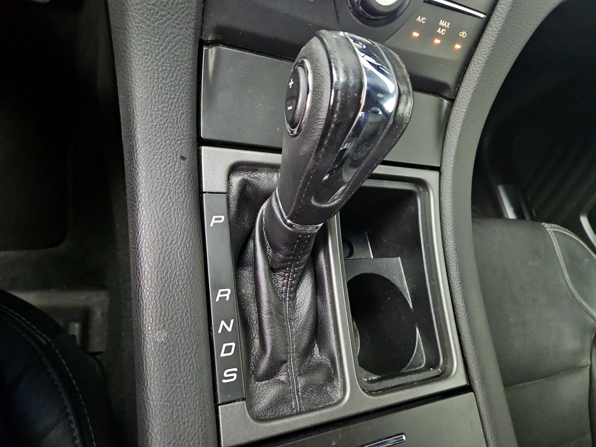 Thumbnail: 2016 Ford Taurus - 16