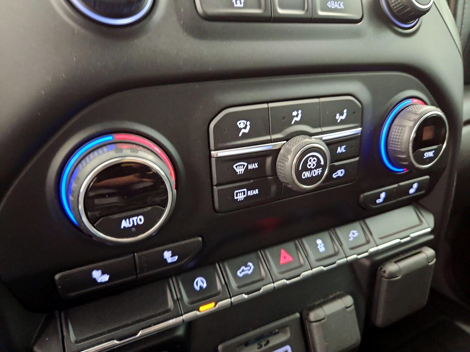 2021 Chevrolet Silverado 1500 LT - Photo 17