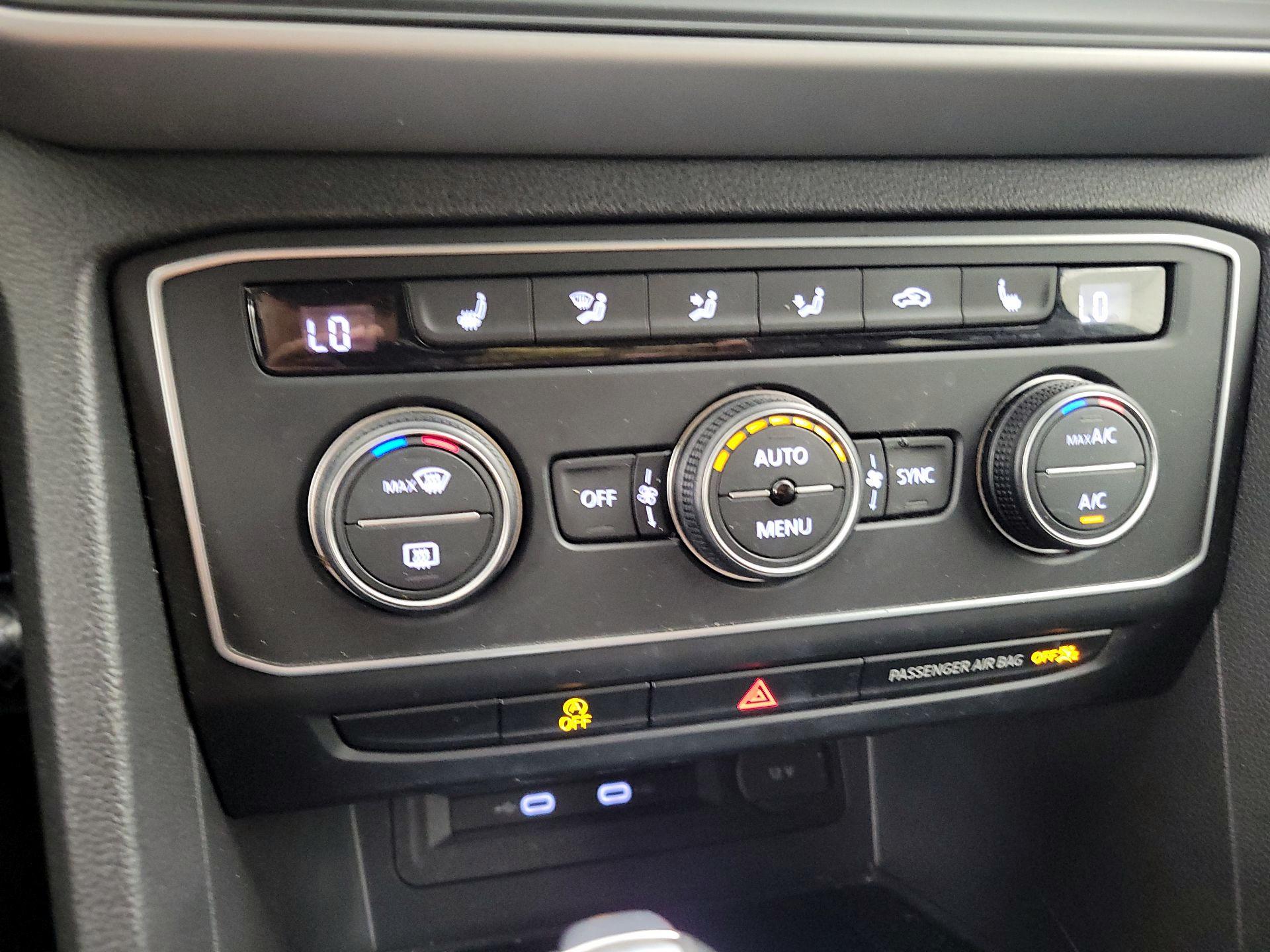 Thumbnail: 2021 Volkswagen Atlas - 16