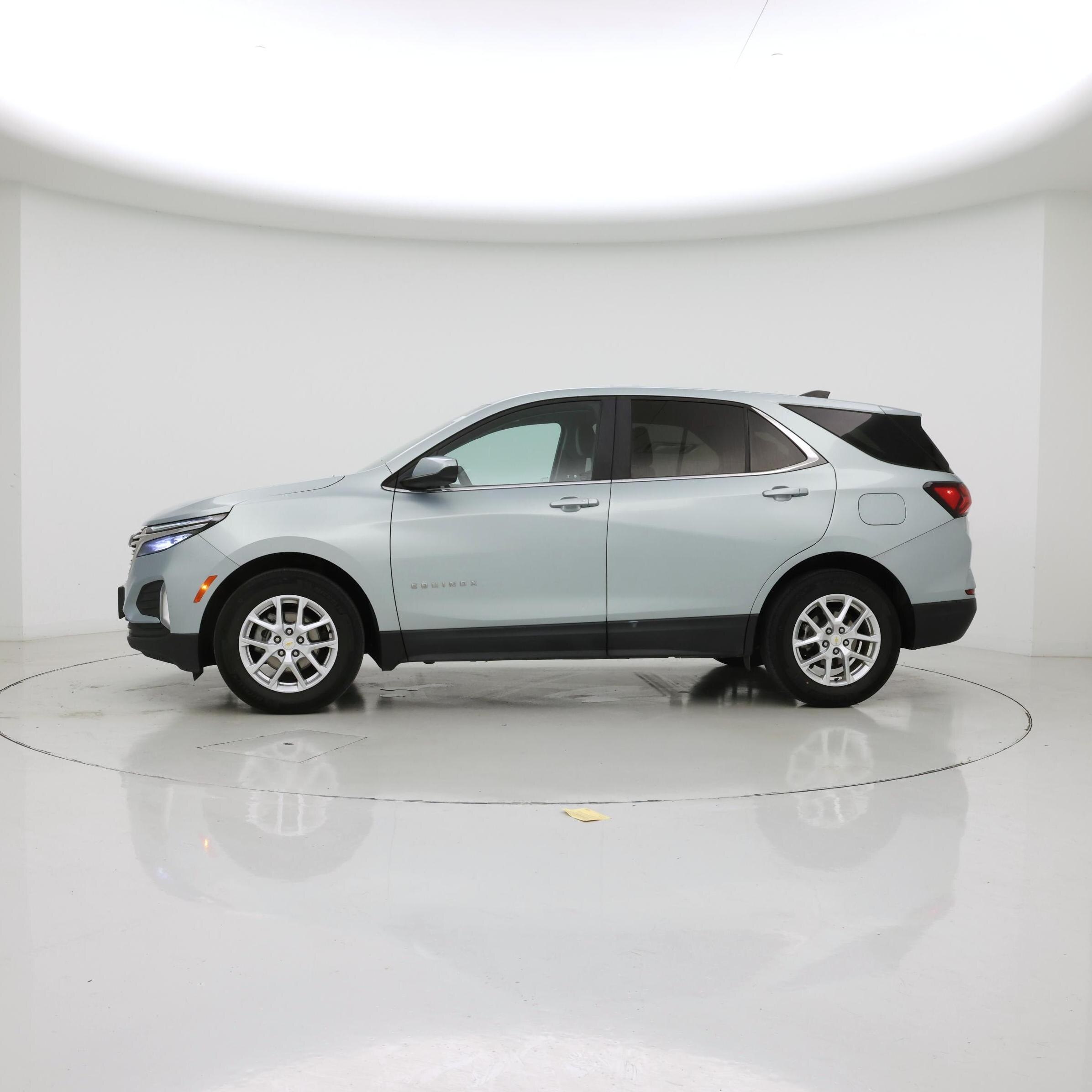 Thumbnail: 2022 Chevrolet Equinox - 3