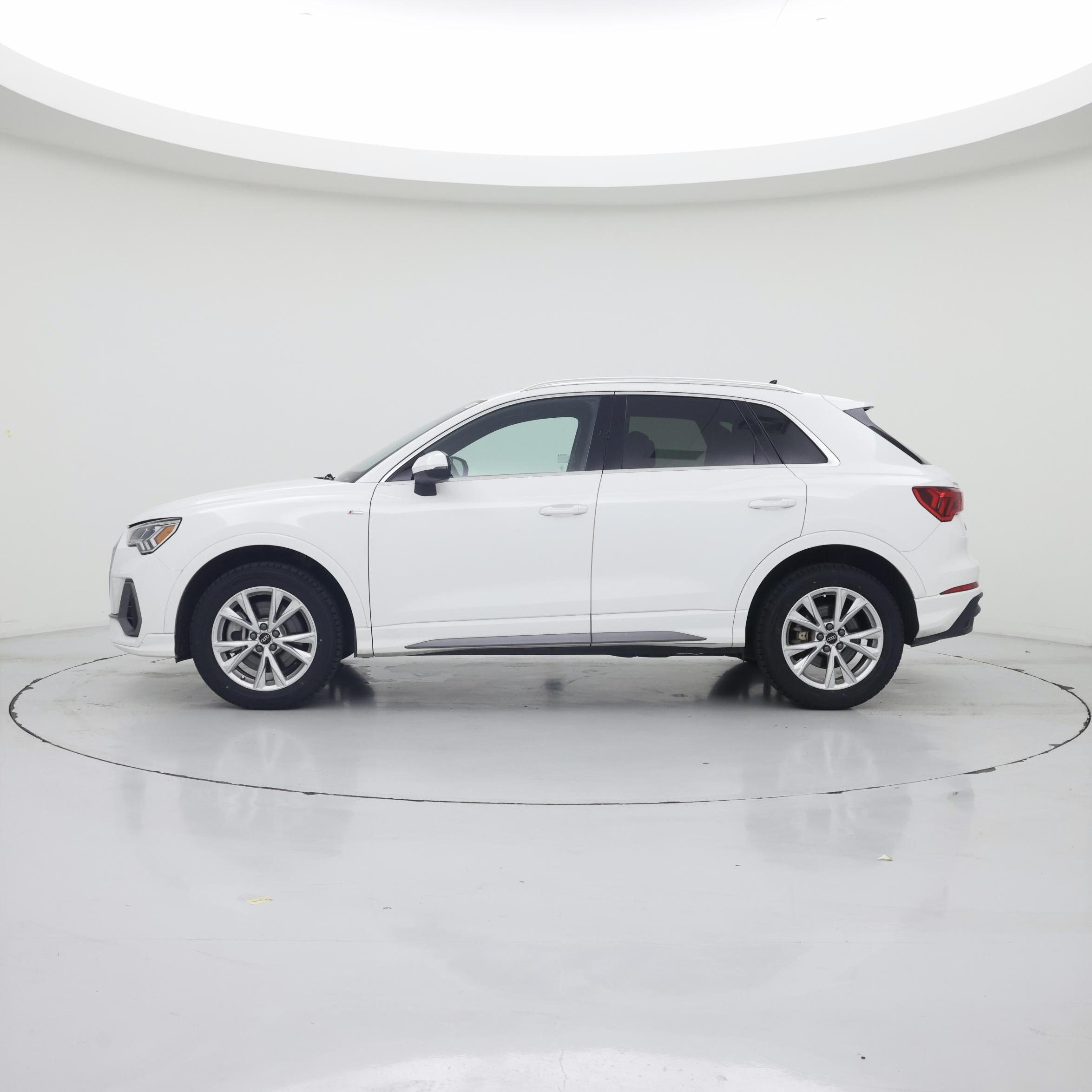 Thumbnail: 2023 Audi Q3 - 3