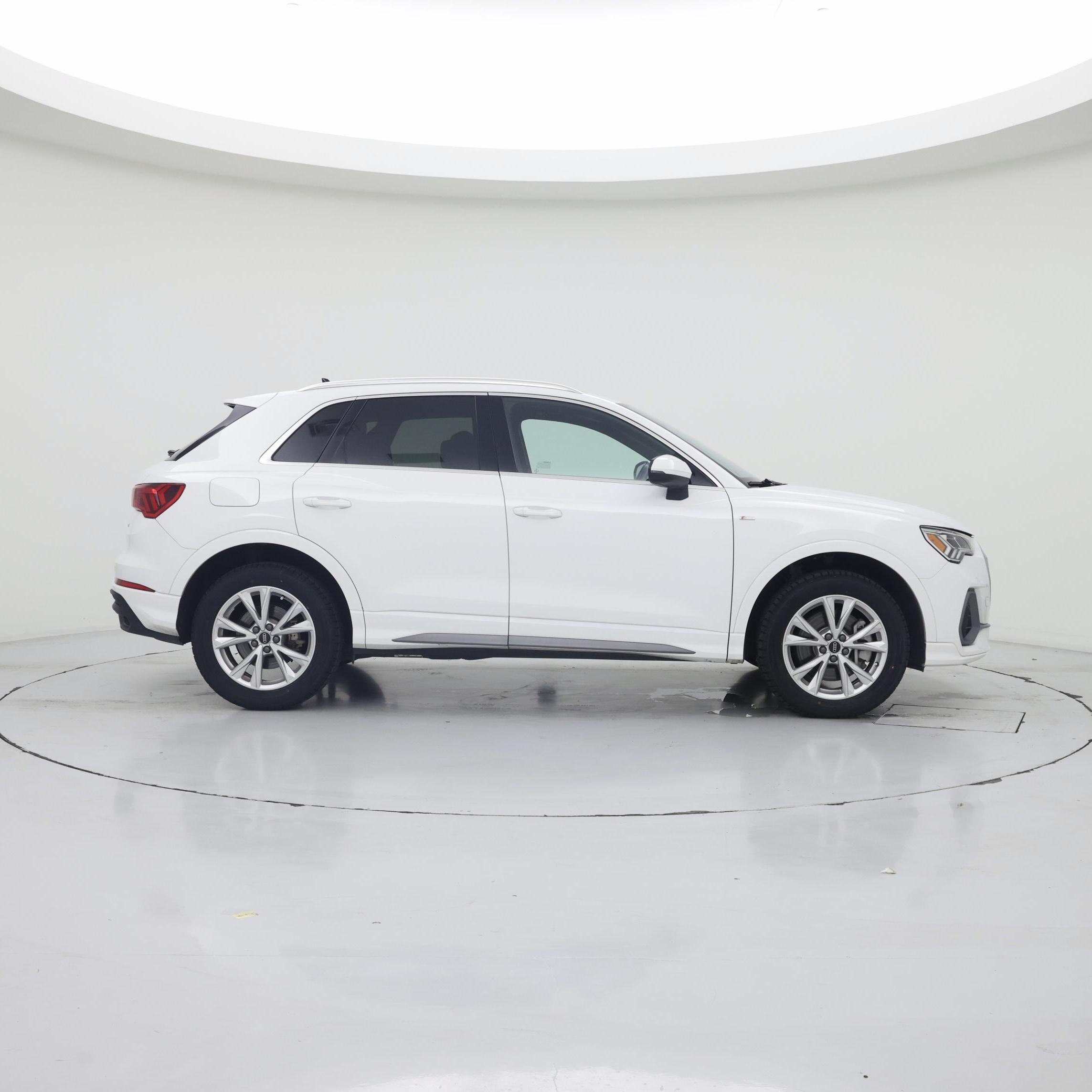 Thumbnail: 2023 Audi Q3 - 7