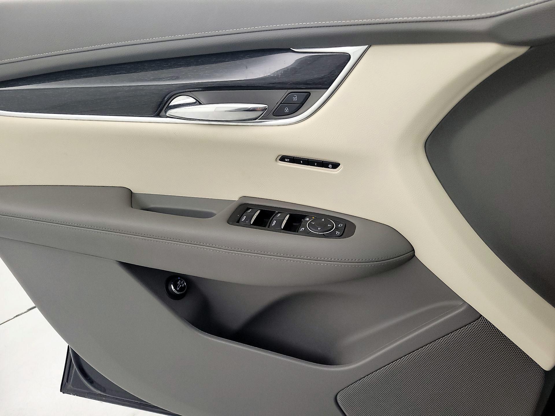 Thumbnail: 2021 Cadillac XT6 - 12