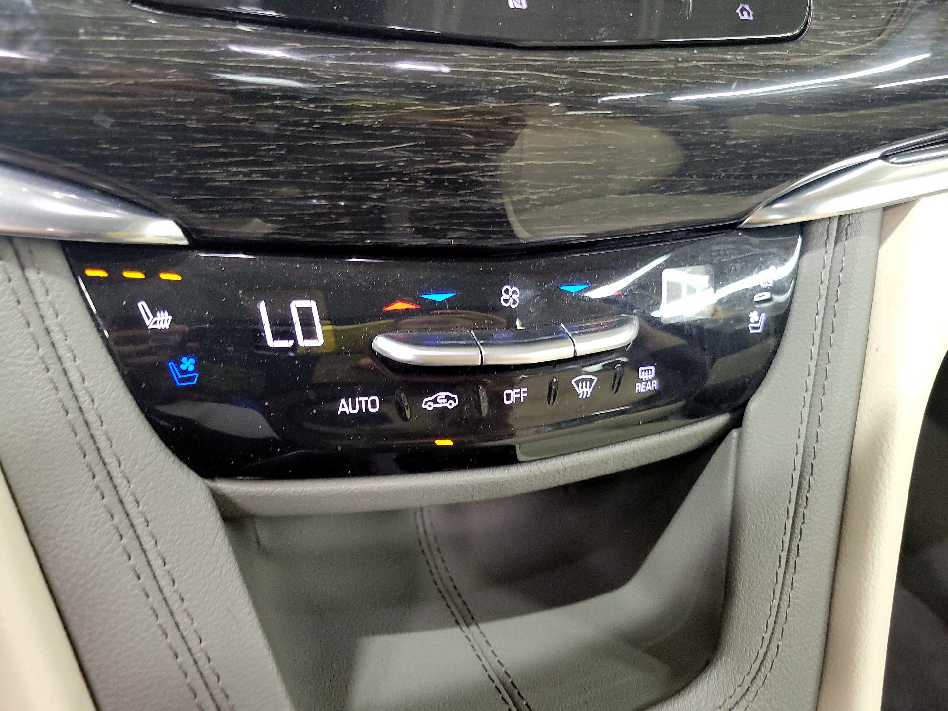 Thumbnail: 2021 Cadillac XT6 - 16