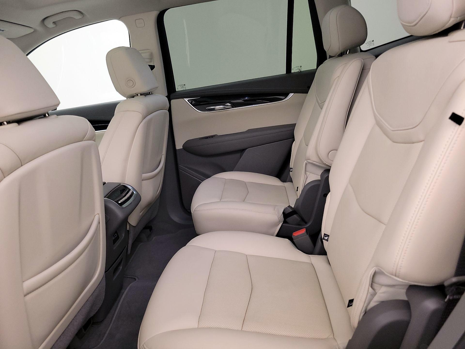 Thumbnail: 2021 Cadillac XT6 - 20