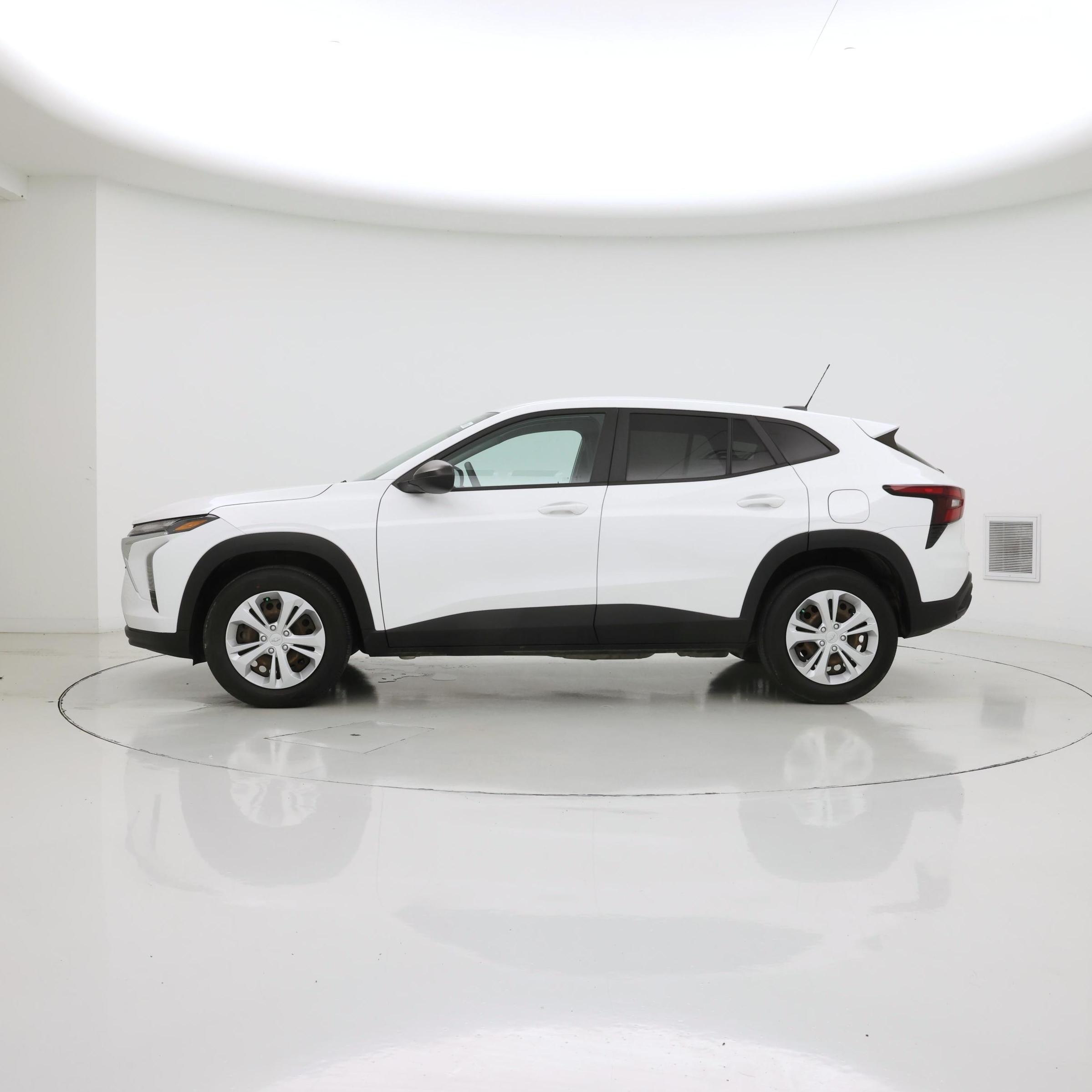 Thumbnail: 2024 Chevrolet Trax - 3